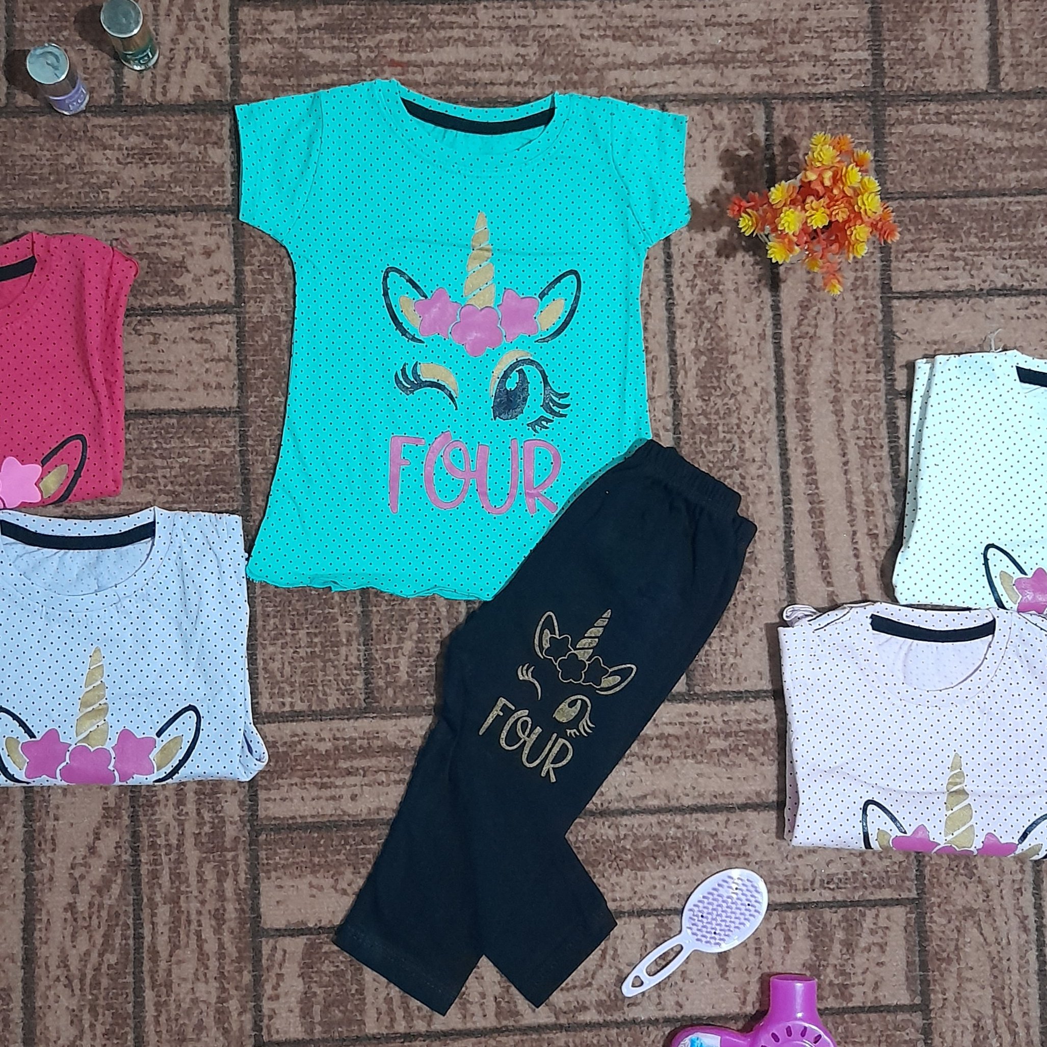 تیشرت شلوارک اسب شاخ دار