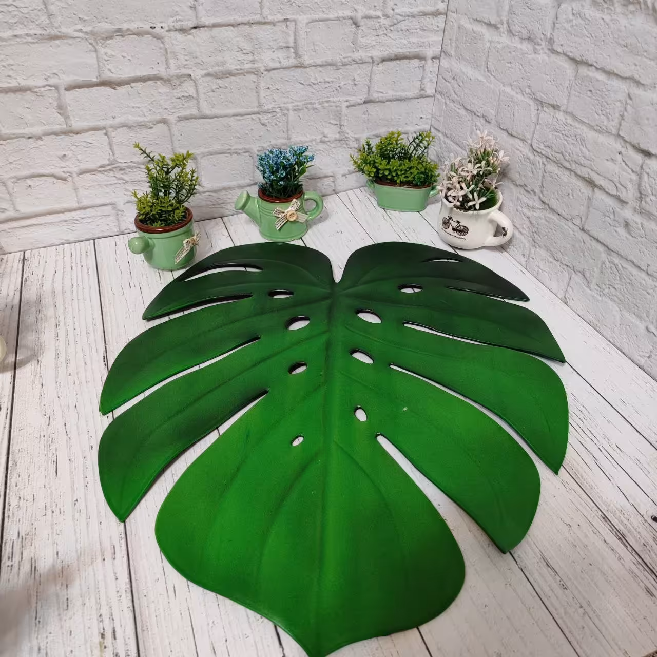 زیر بشقابی برگ انجیری