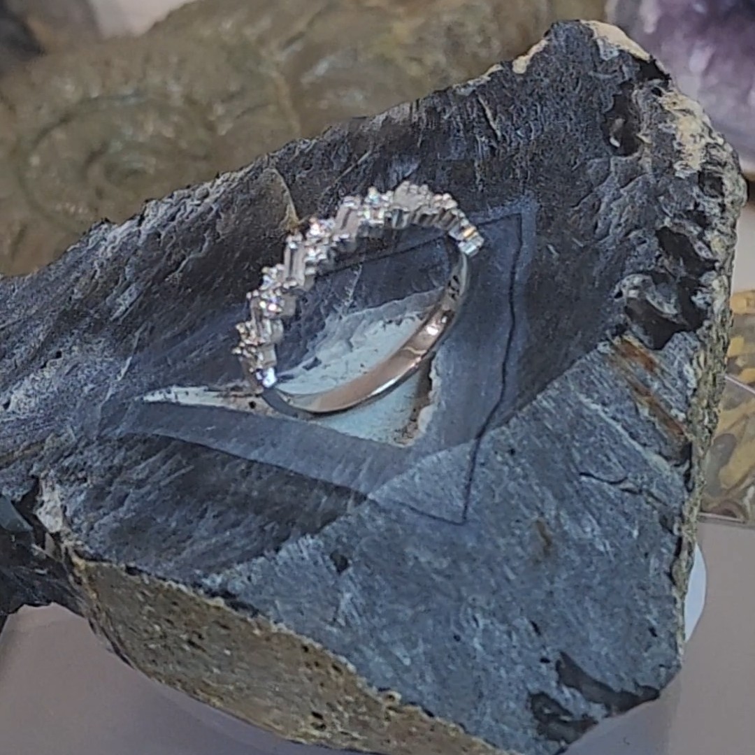 انگشترنقره انگشتر نقره ترک شرکتی مطابق با مدل طلای موجو د در بازار