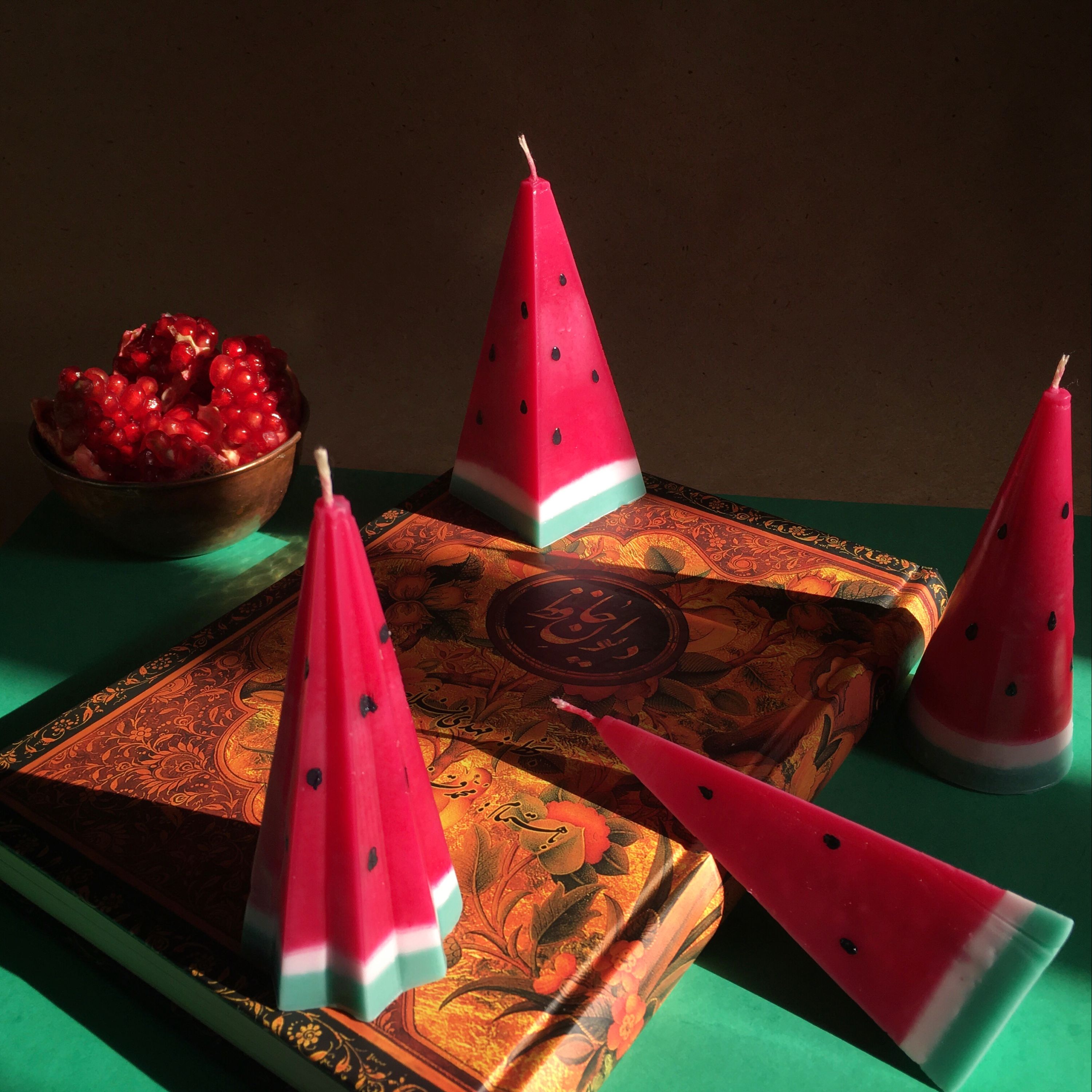 شمع دستساز طرح یلدایی هندوانه مخروطی