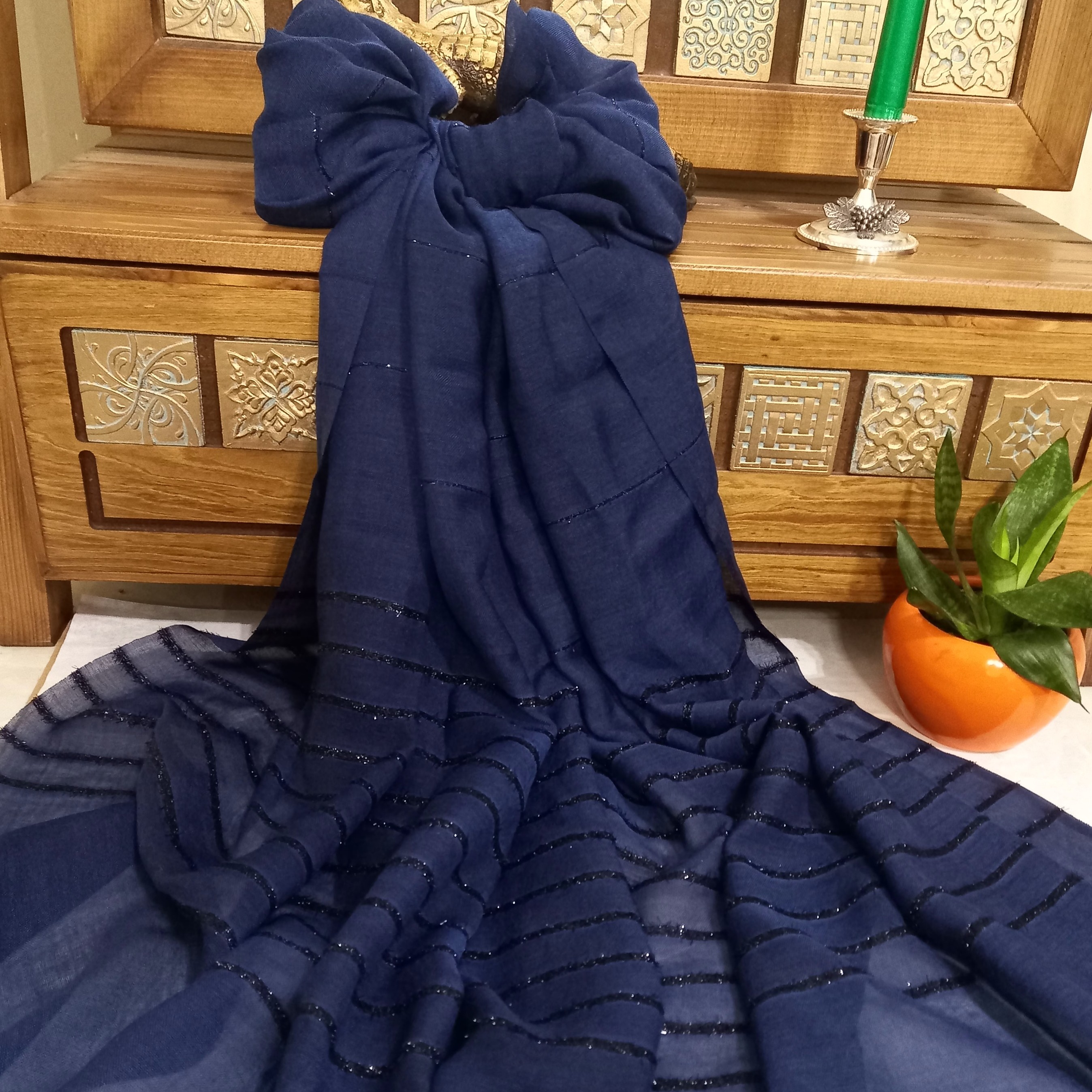 شال نخی شاین دار طیف سورمه ای