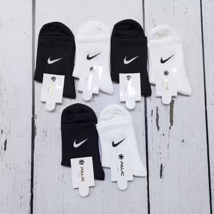 جوراب نیم ساق اسپرت رنگ سفید و مشکی 