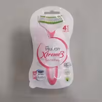 شیک خودتراش 3لبه بسته 4 عددی اکسترا سنستیو Xtreme sensitive دارای دو صابون و حاوی آلوئه ورا مناسب پوست های حساس 