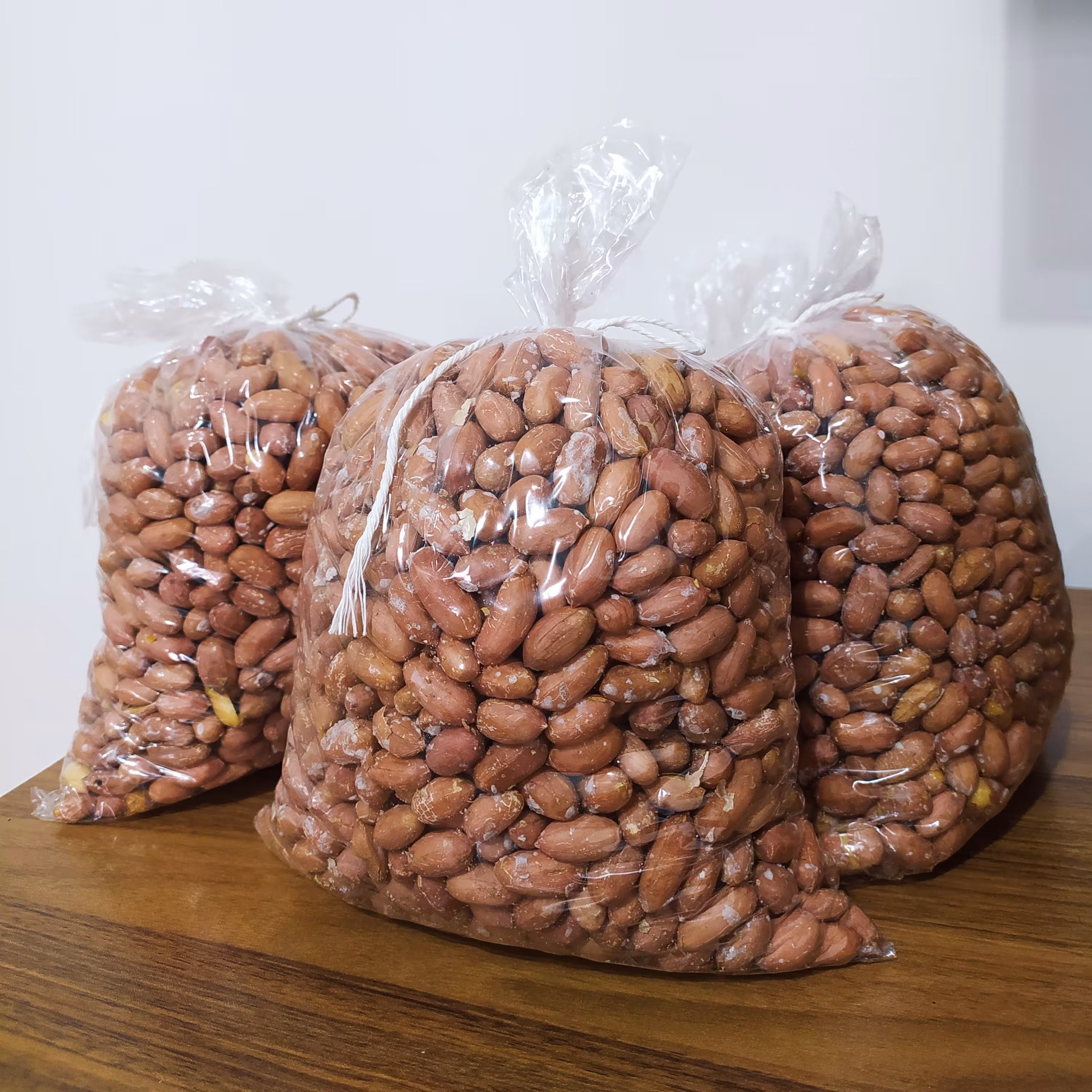 بادام زمینی ترد و تازه اصل آستانه اشرفیه(بسته 1 کیلویی)