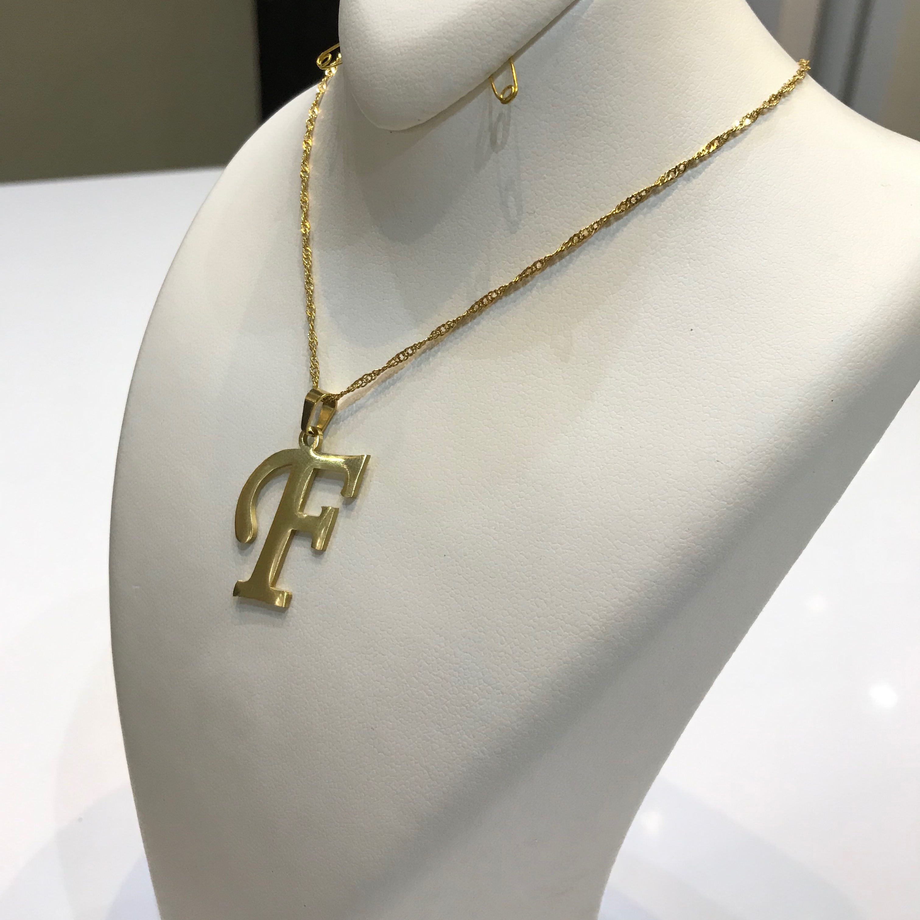 زنجیر و پلاک حرف F طلایی رنگ ثابت مشابه طلا و با کیفیت و محکم 