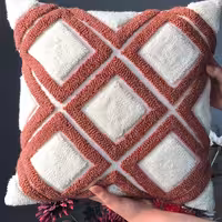 کاور کوسن پانچدوزی شده طرح هندسی