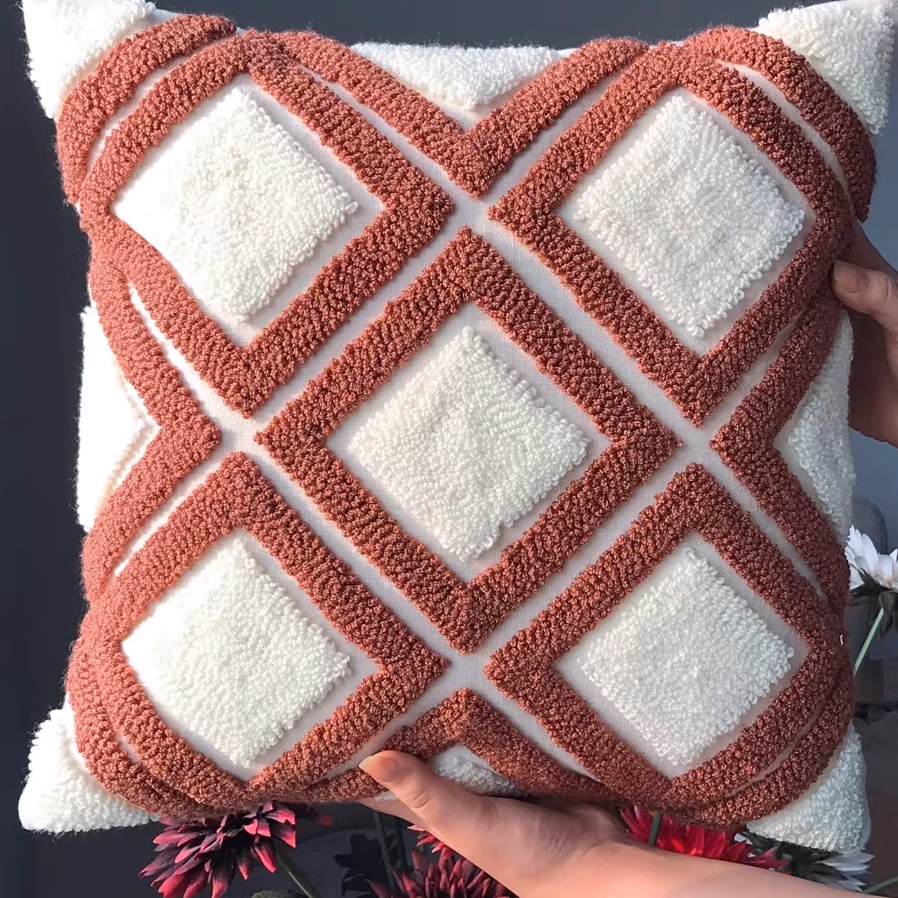 کاور کوسن پانچدوزی شده طرح هندسی