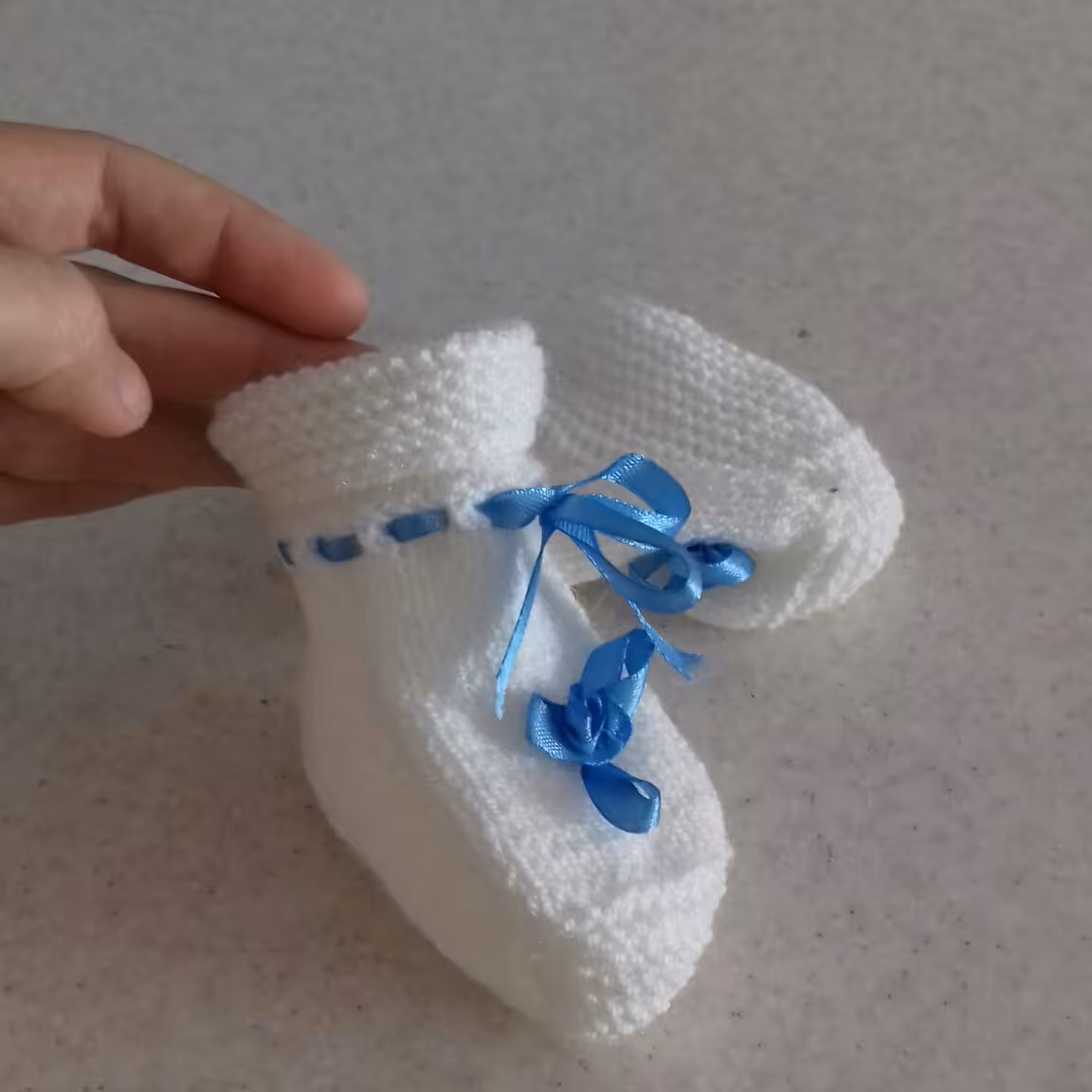 پاپوش نوزاد بافتنی سایز تا سه ماهه (پس کرایه)