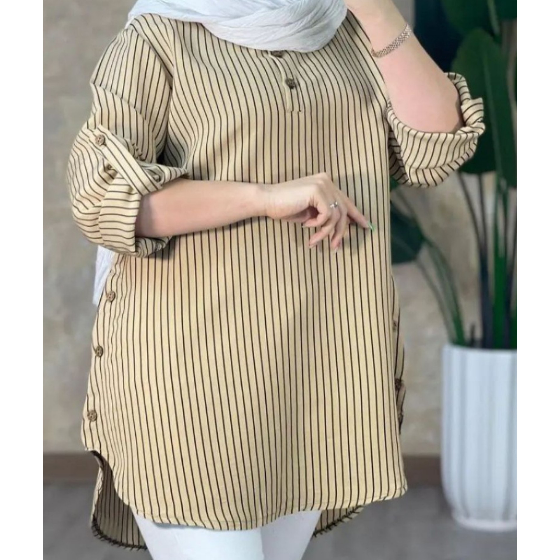 کد bah541 مانتو حاشیه دکمه پلوتی مرغوب فری سایز 38 تا 44
