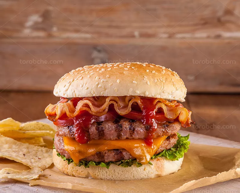 عکس دوبل بیکن برگر | گرافیک با طعم تربچه