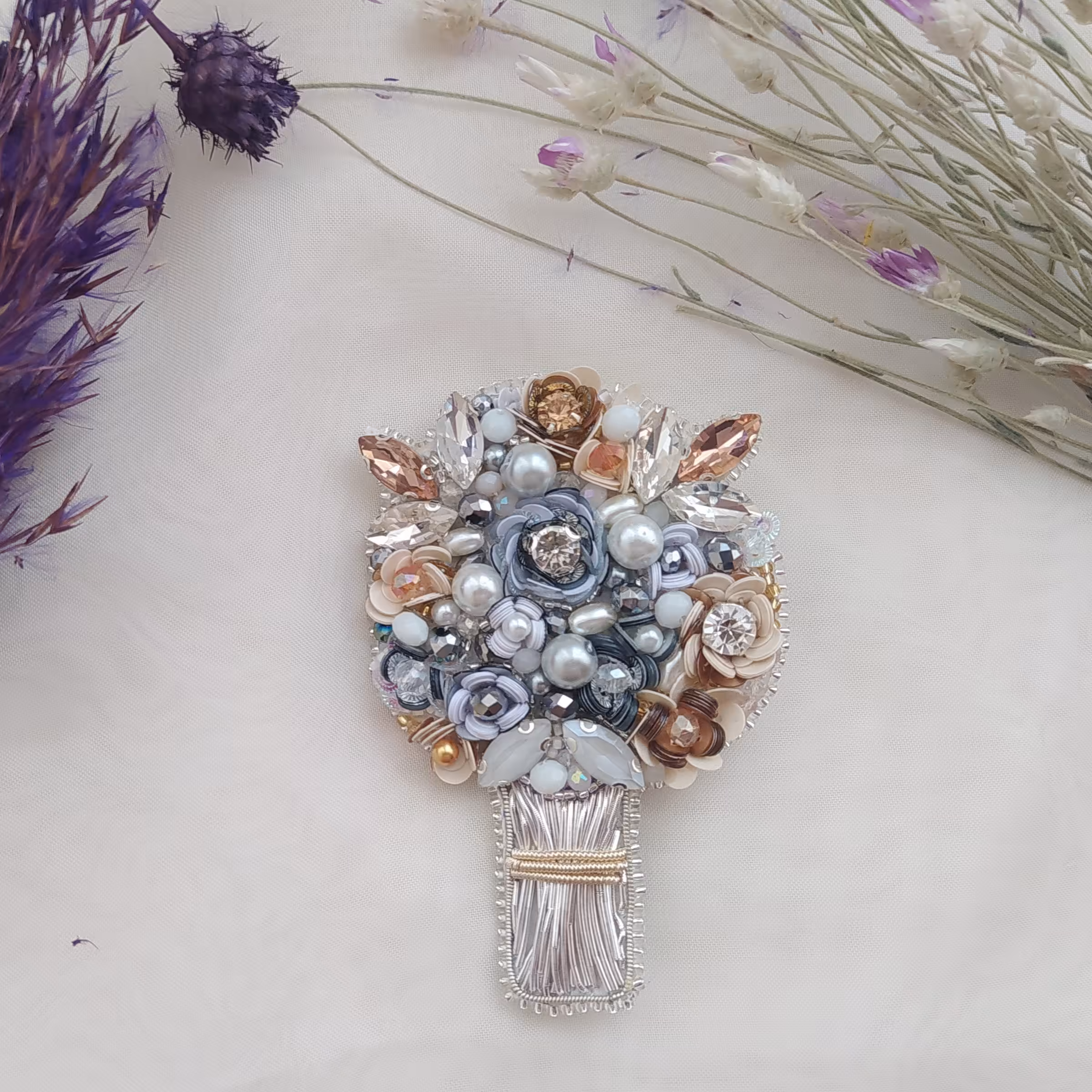 گل سینه دستساز 