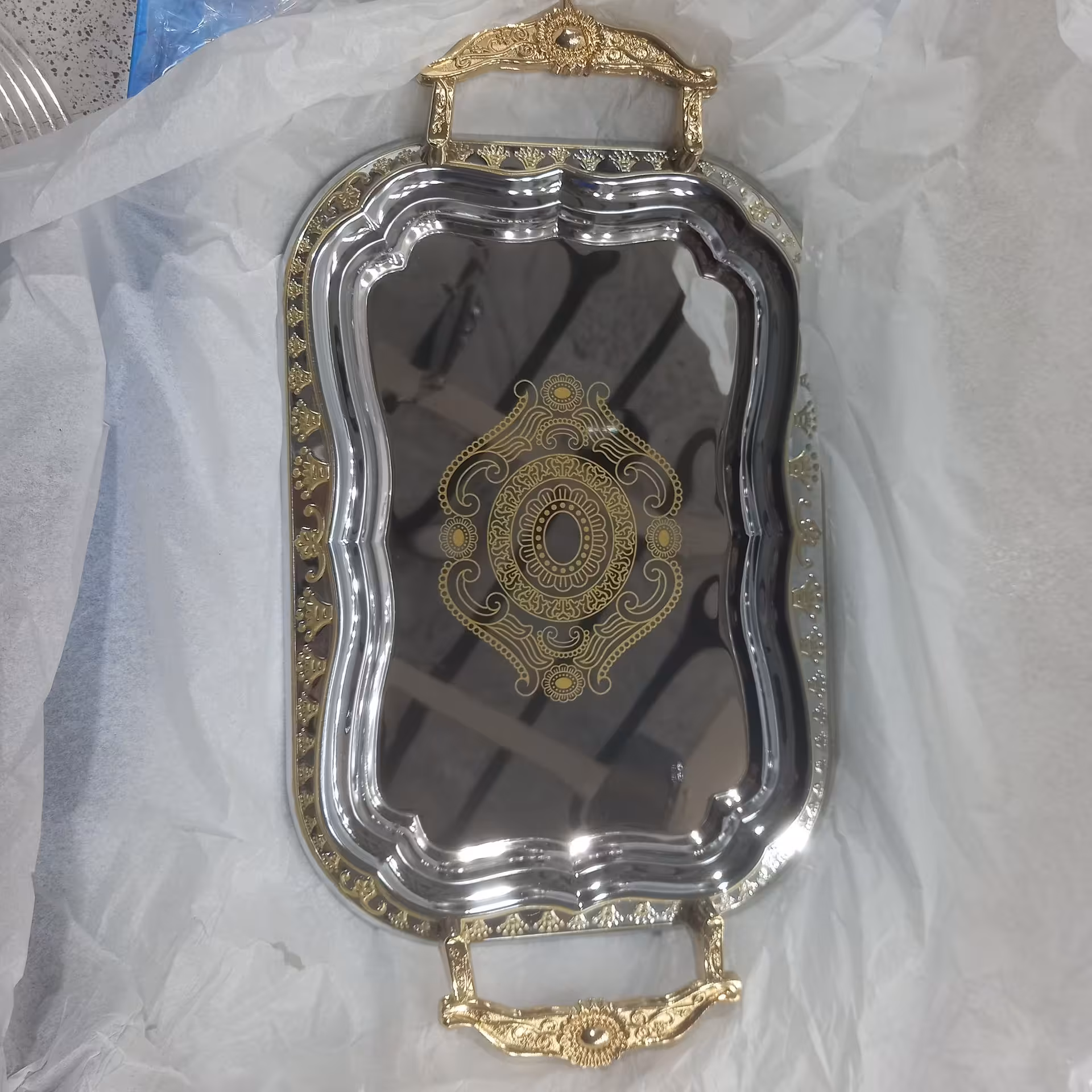 سینی استیل طرح دار دور طلایی 3 تکه دسته دار مناسب پذیرایی