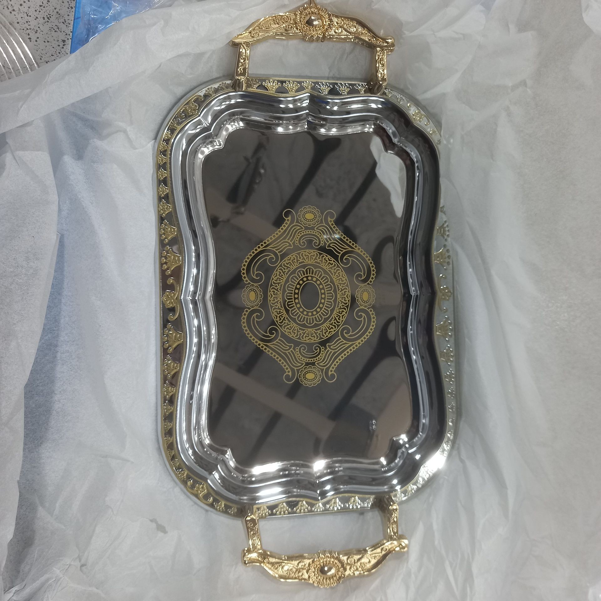 سینی استیل طرح دار دور طلایی 3 تکه دسته دار مناسب پذیرایی