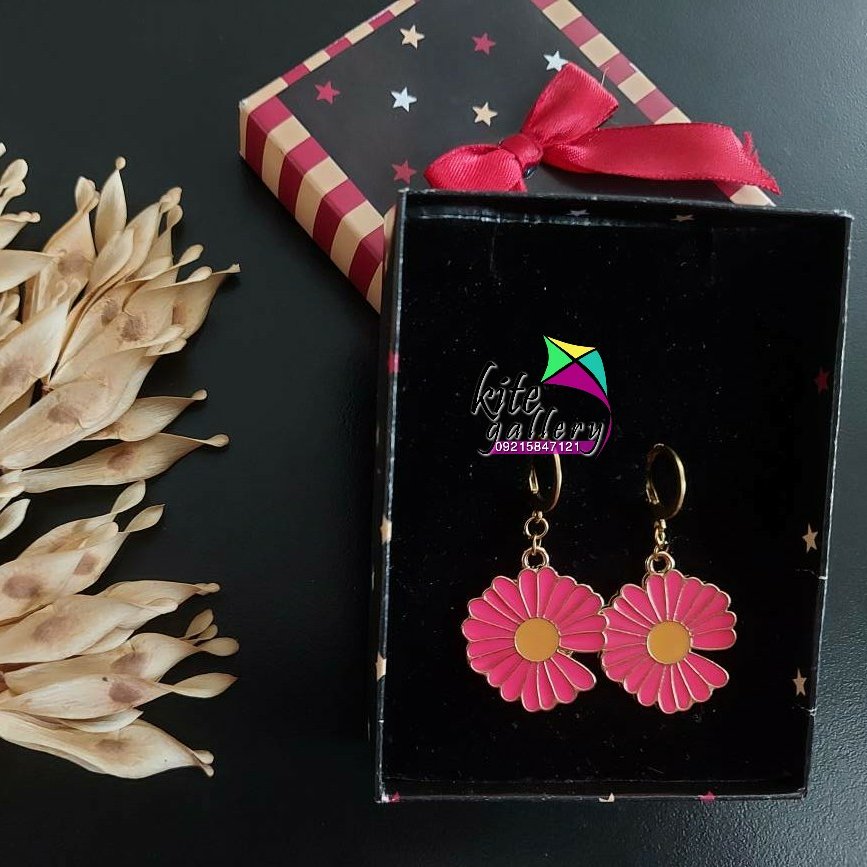 گوشواره دخترانه بابونه سرخابی رنگ ثابت