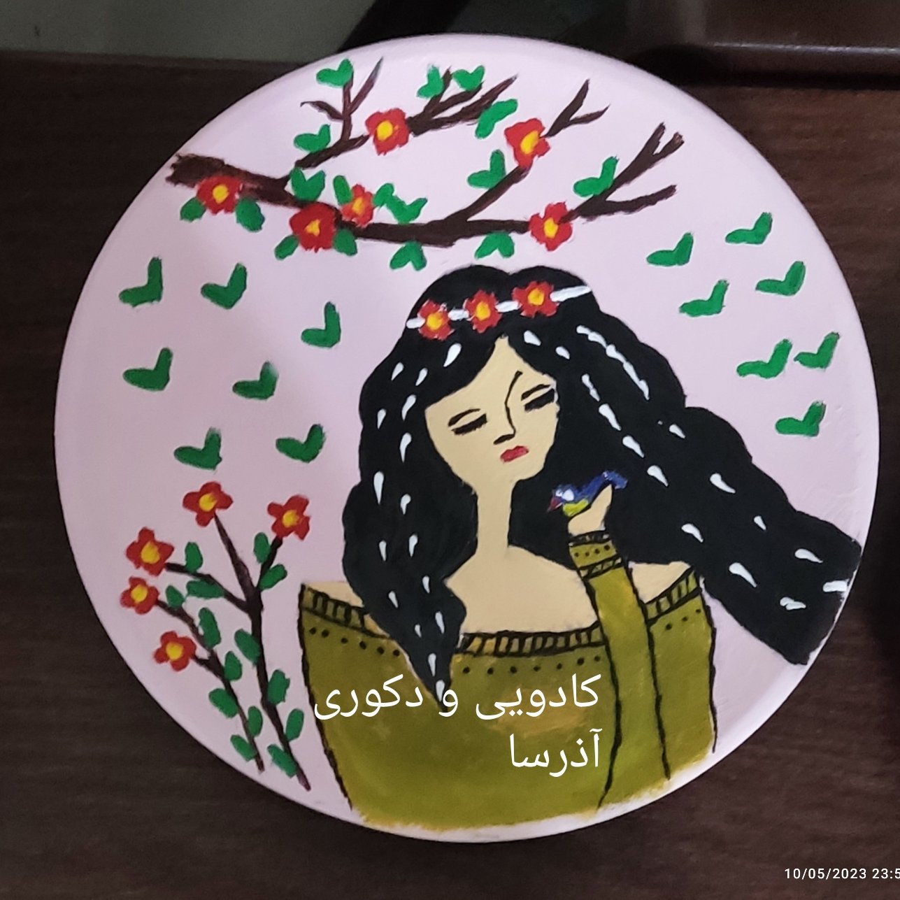 دیوار کوب بشقاب طرح دختر بهار