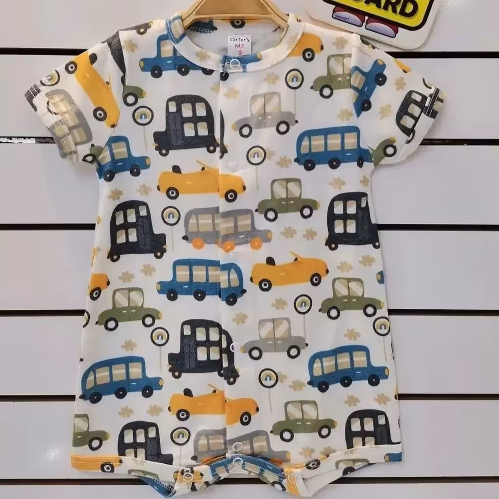 رامپر پسرانه مارک کارترز. جنس نخ پنبه اعلا  طرح ماشین. سایز 18 قد کار 44