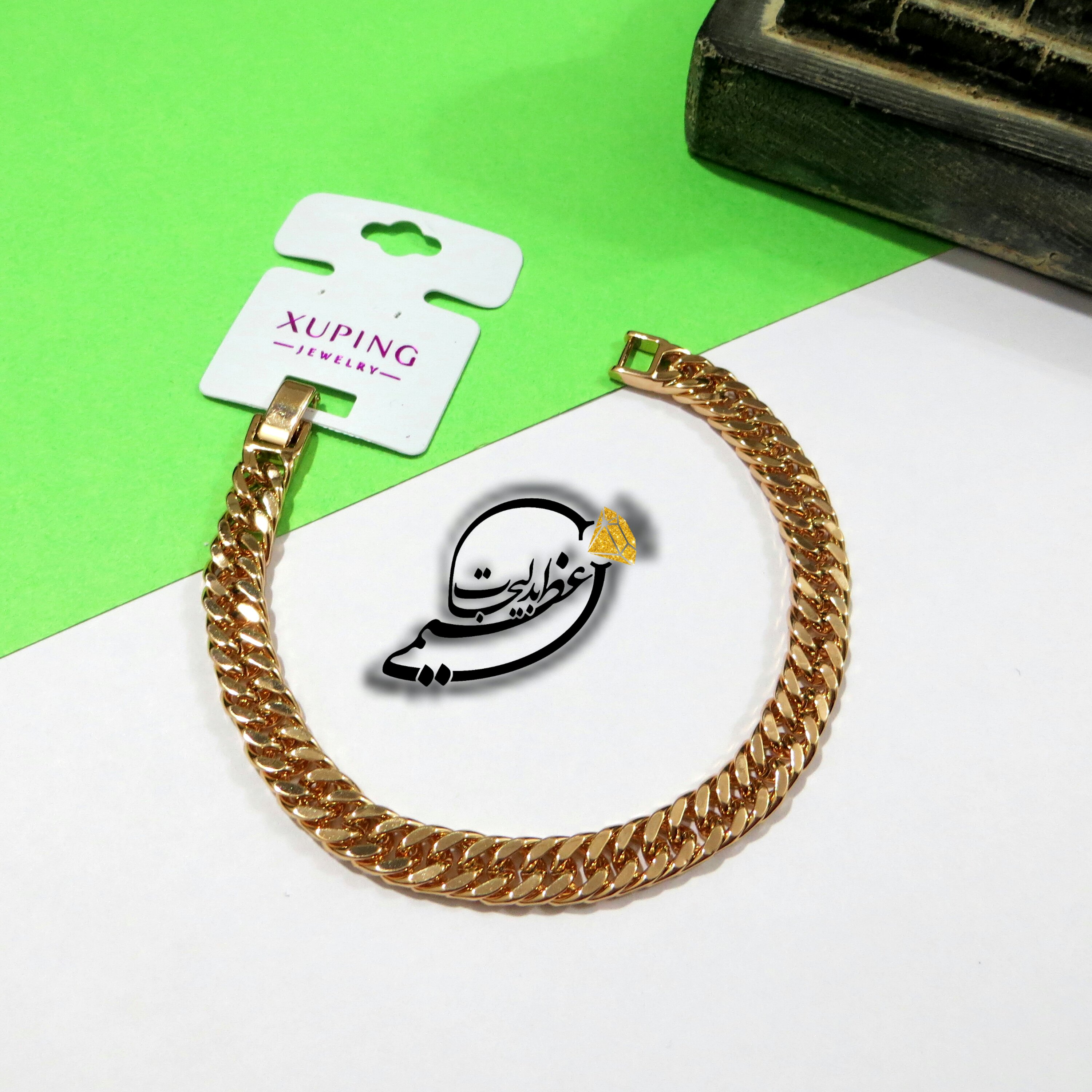 دستبند کارتیر تخت بسیار زیبای برند Xuping از جنس مس و روکش طلا  و رنگ ثابت و ضد حساسیت کاملا مشابه طلا  کد 1