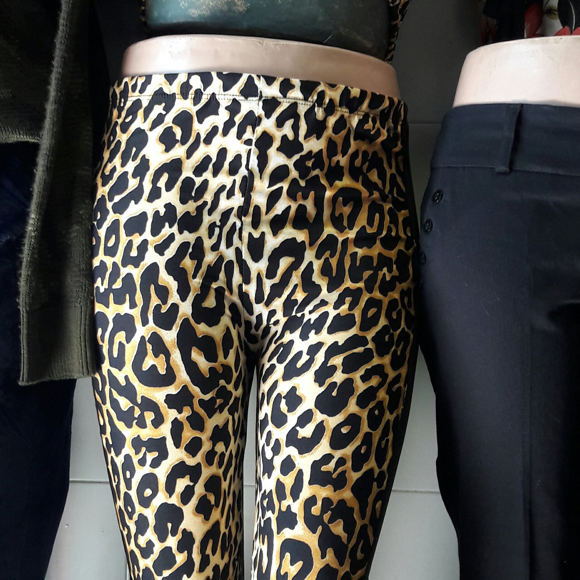 نیم تنه و شلوار