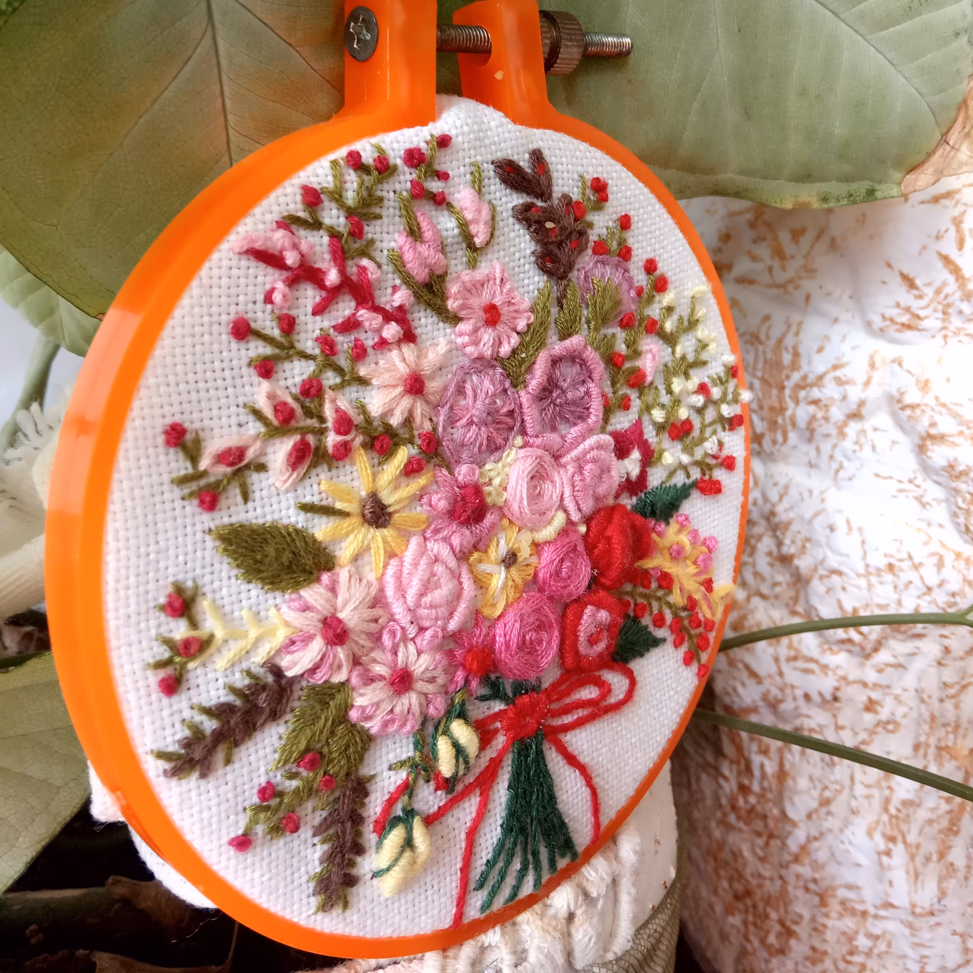 تابلو گلدوزی دسته گل