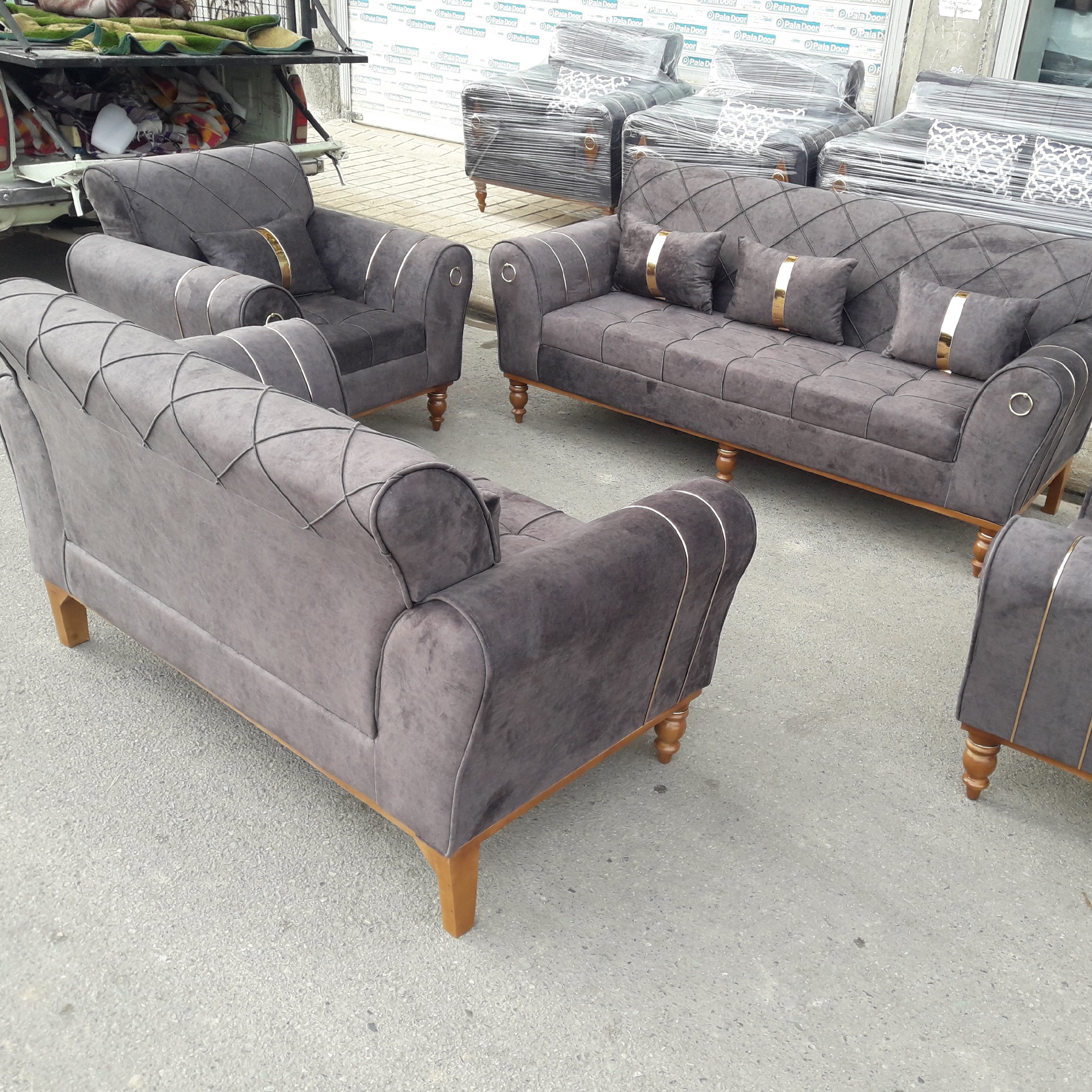 مبل راحتی اسکارلت پایه خراطی