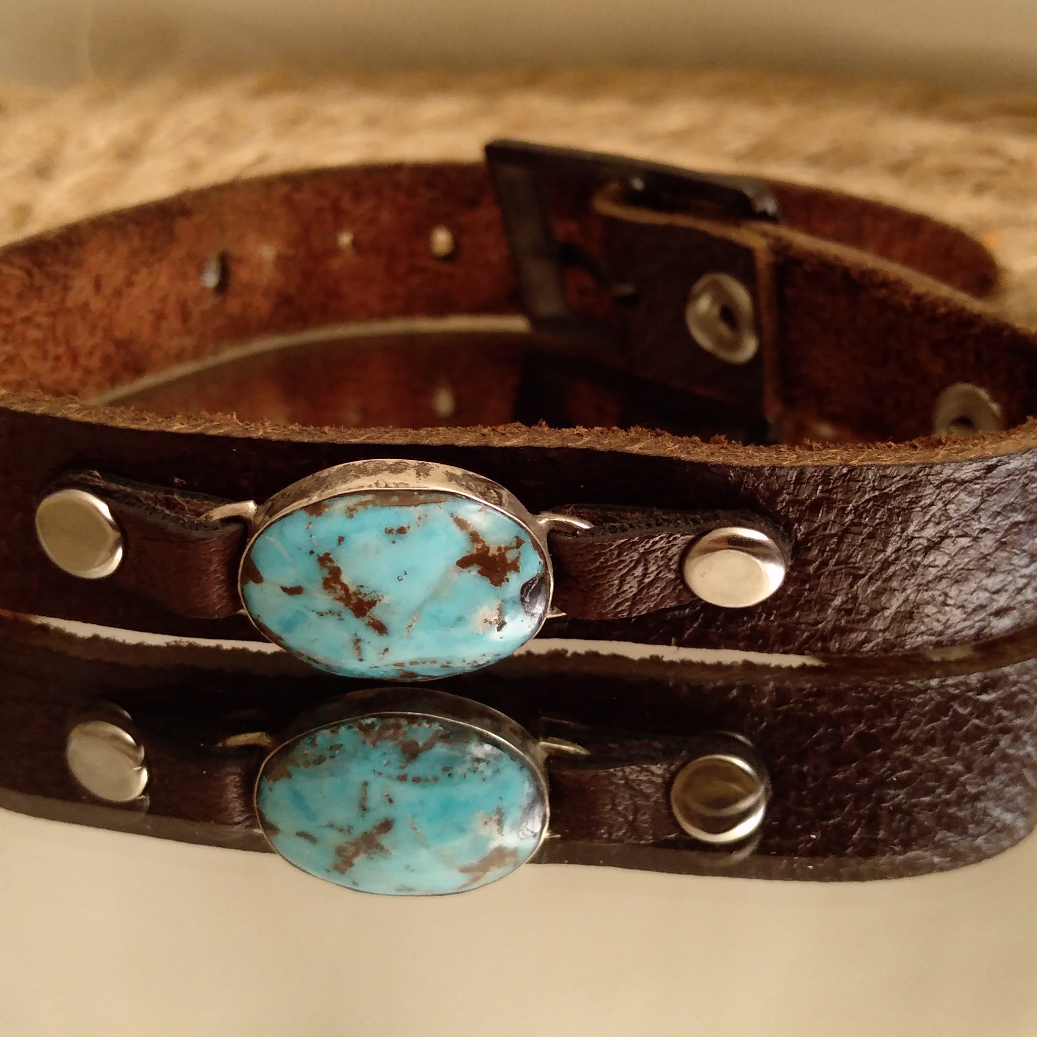 دستبند چرم با نگین فیروزه 