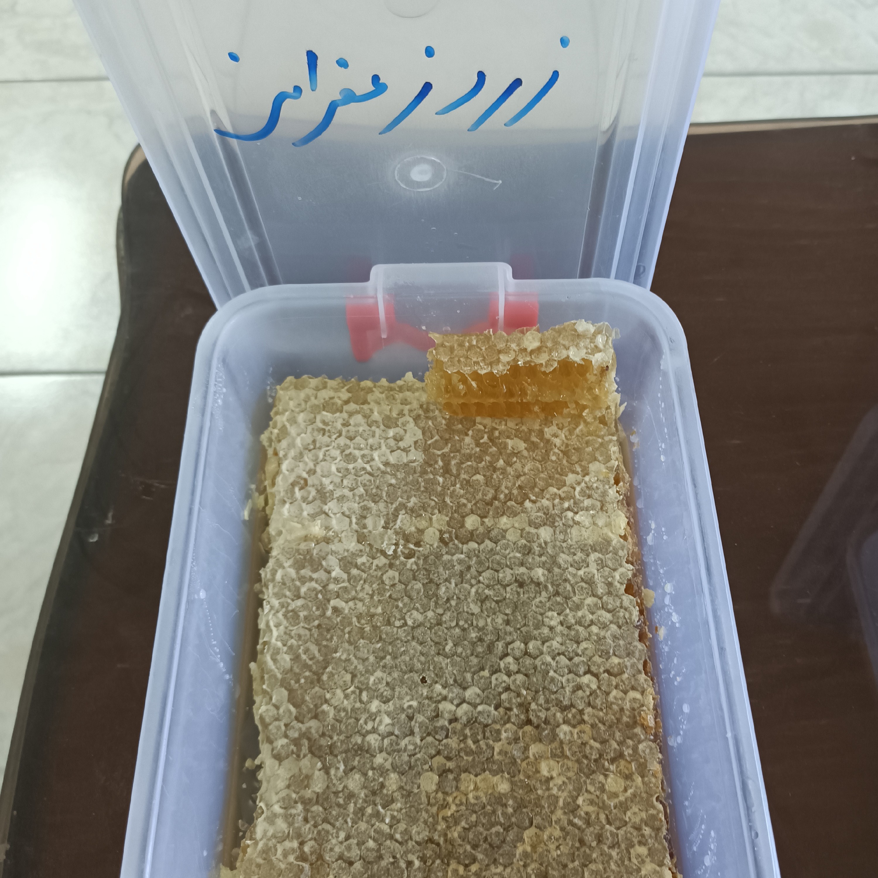 عسل کاملا طبیعی زرد زعفرانی آذربایجان