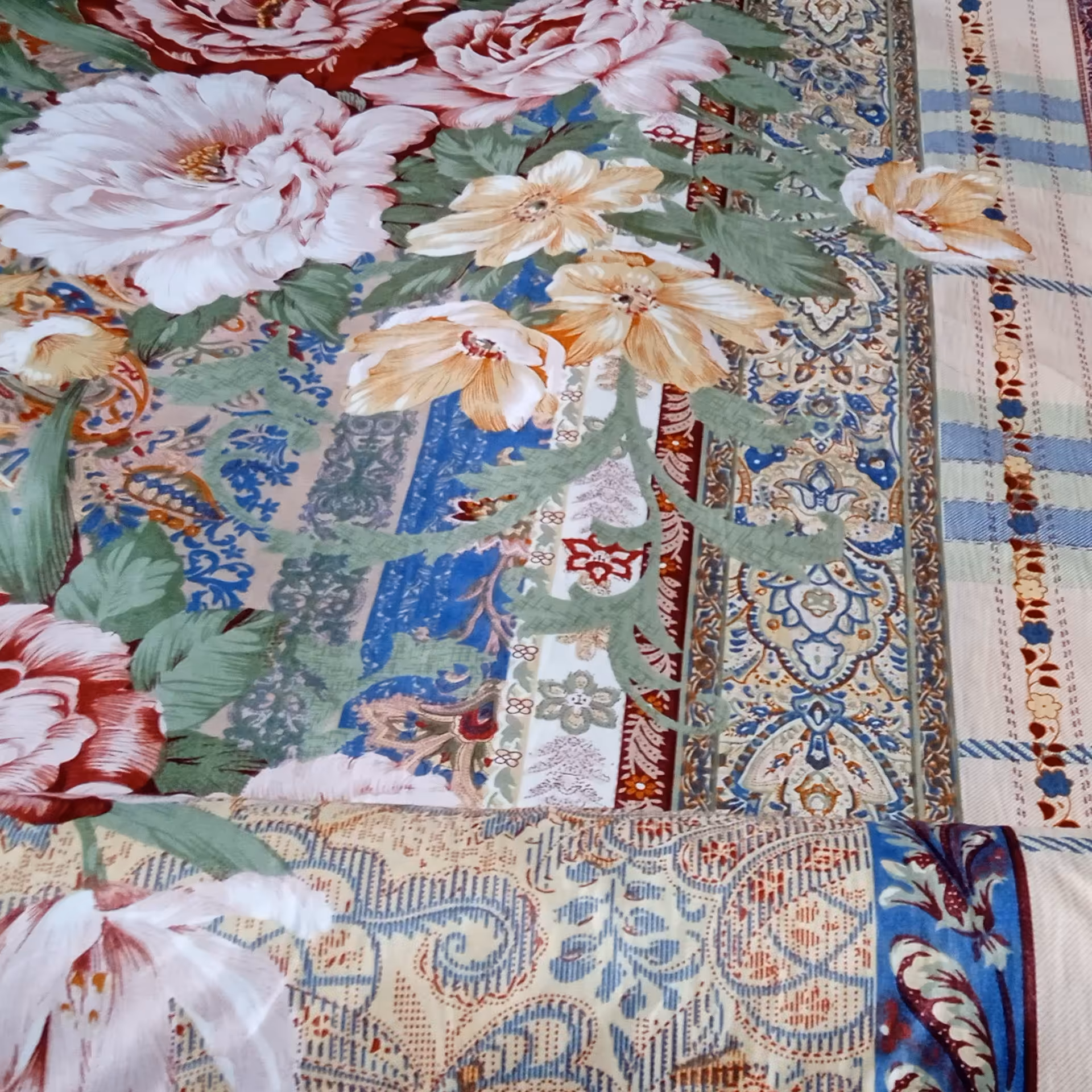 پارچه  ملافه ای ملحفه  عرض دو متر و چهل سانتی متر