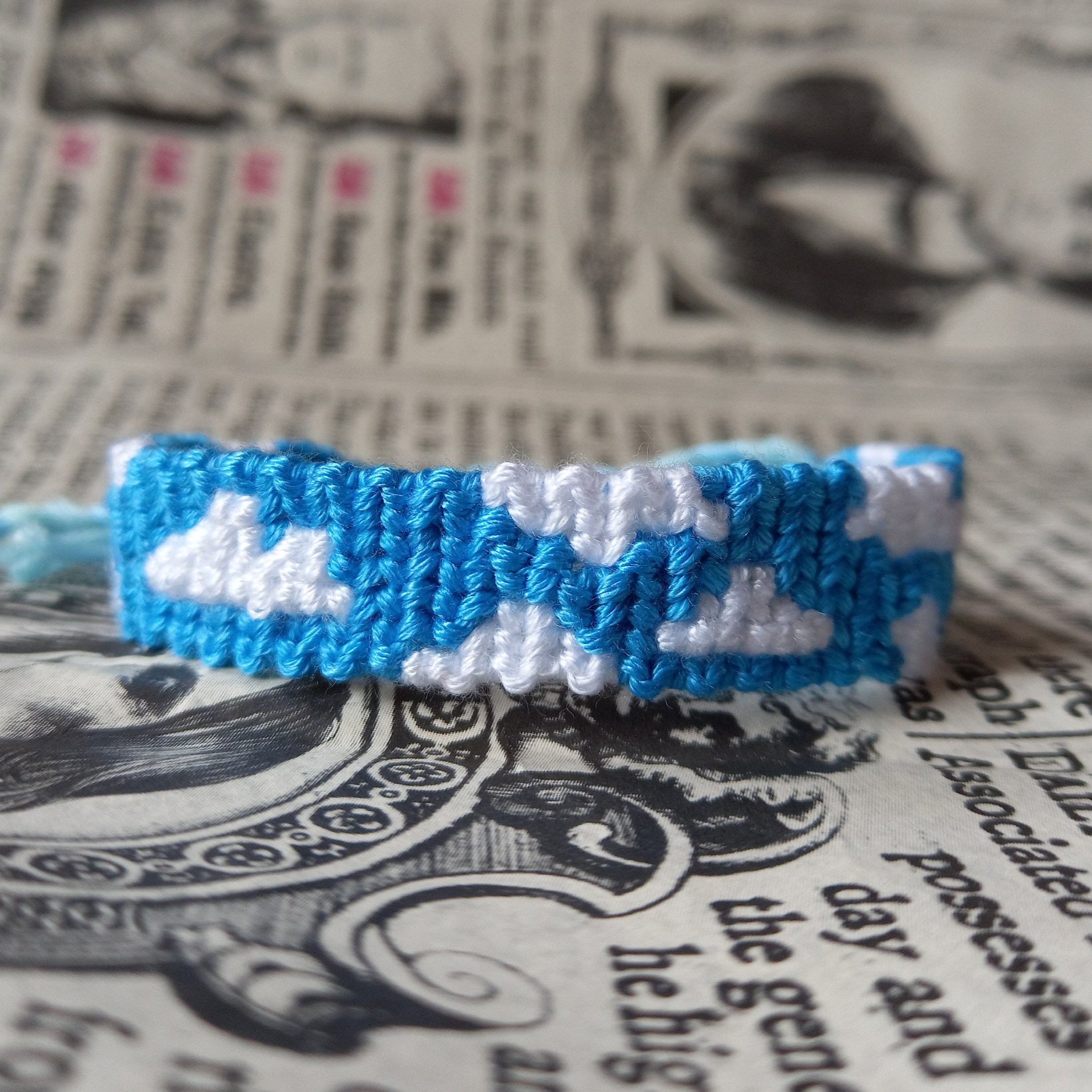 دستبند دوستی طرح سپهر (زمینه آبی) محصول کاملا دستساز گوزن آبی (دستبند ابری) (دستبند آسمان)