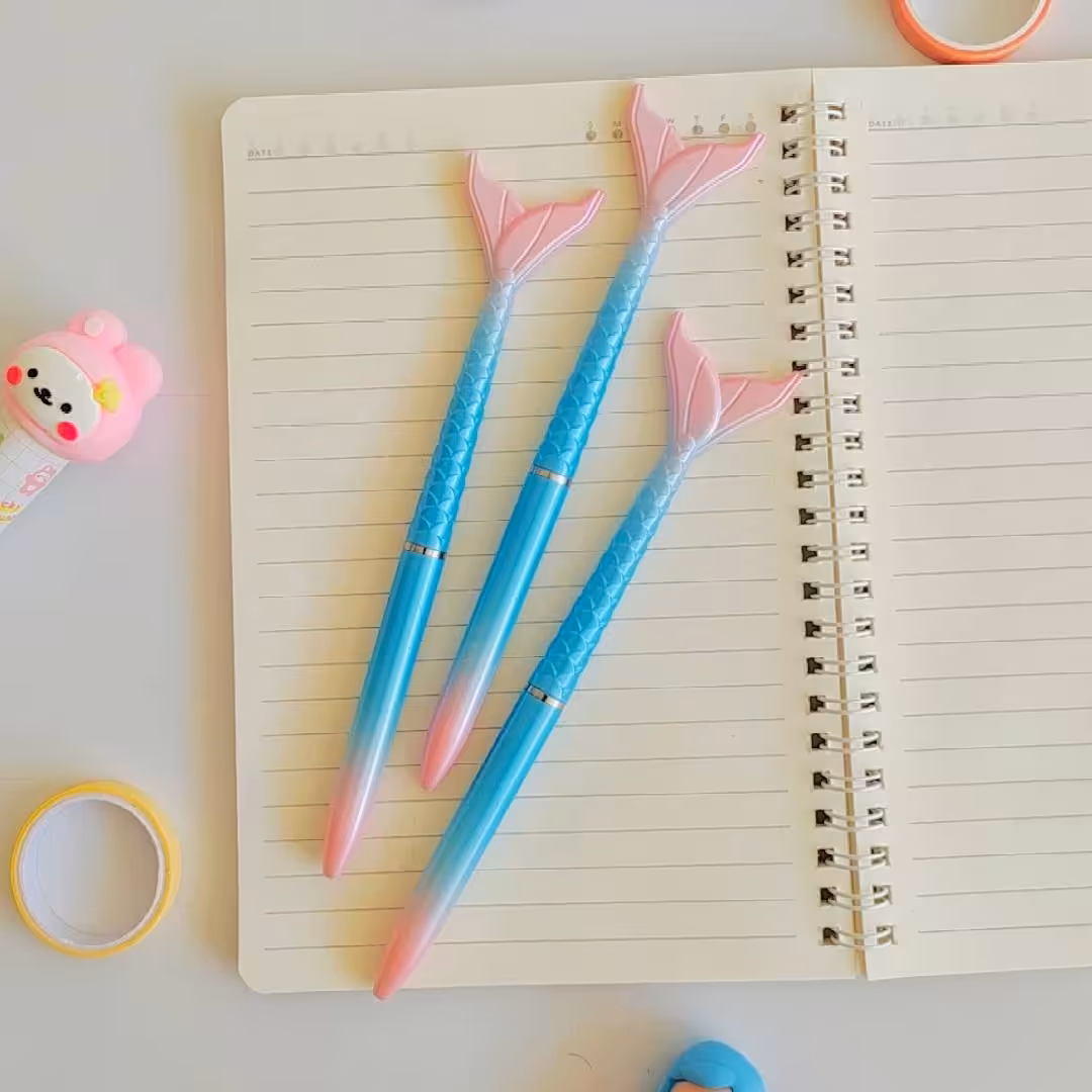 خودکار پیچی پری دریایی رنگ بدنه آبی ضخامت قلم هفت دهم رنگ جوهر آبی