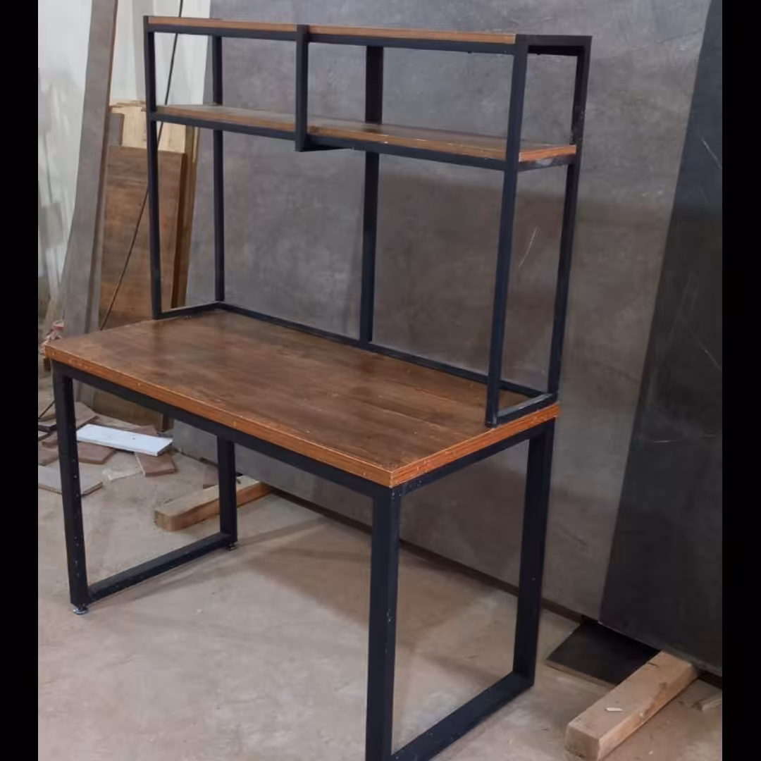 میز مطالعه فلزی(ارسال به صورت باربری و پس کرایه است)