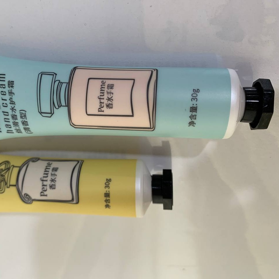 کرم مرطوب کننده عطری