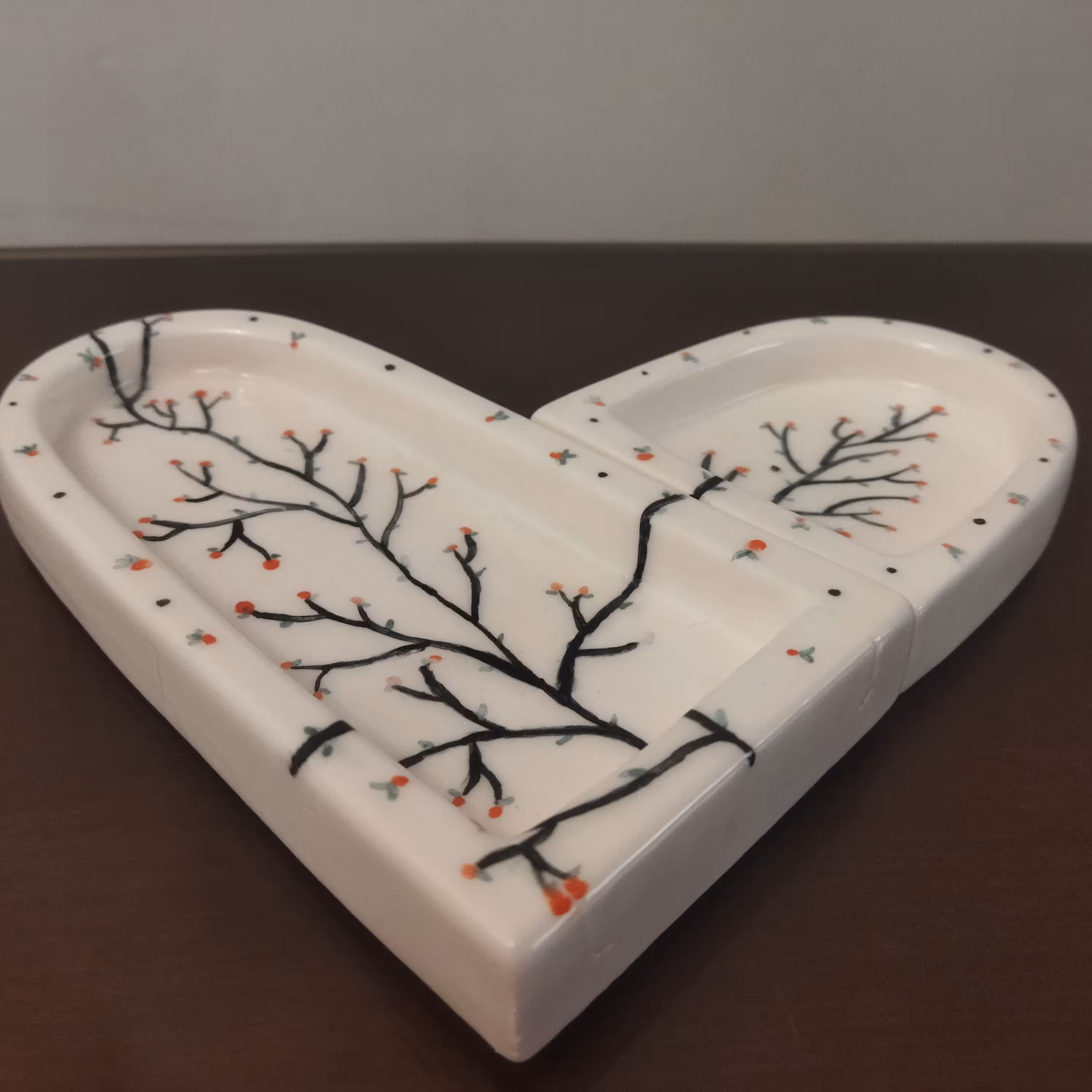 ظرف 2 تکه قلبی سفالی سرامیکی با طرح شاخه سیاه