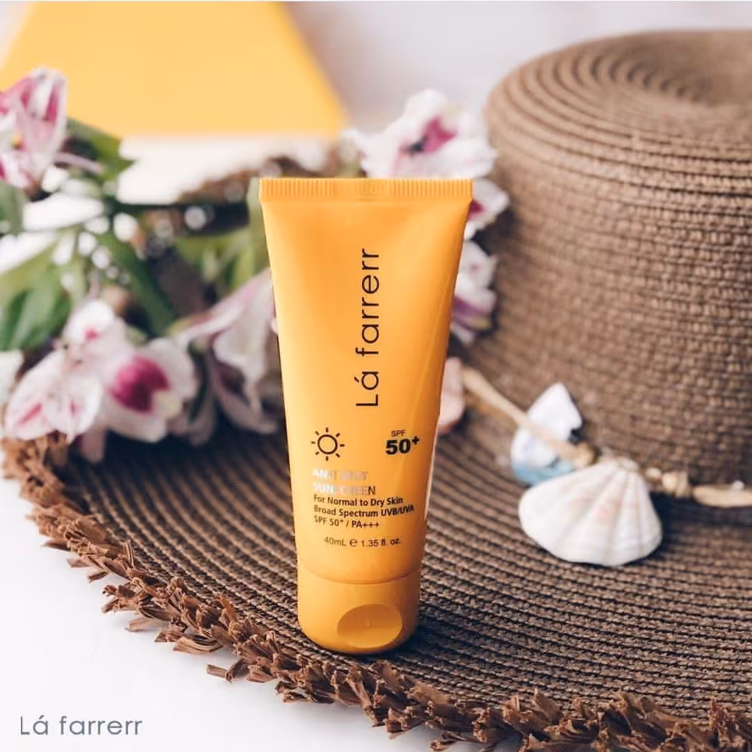 ضدآفتاب spf50 بی رنگ پوست خشک و معمولی لافارر