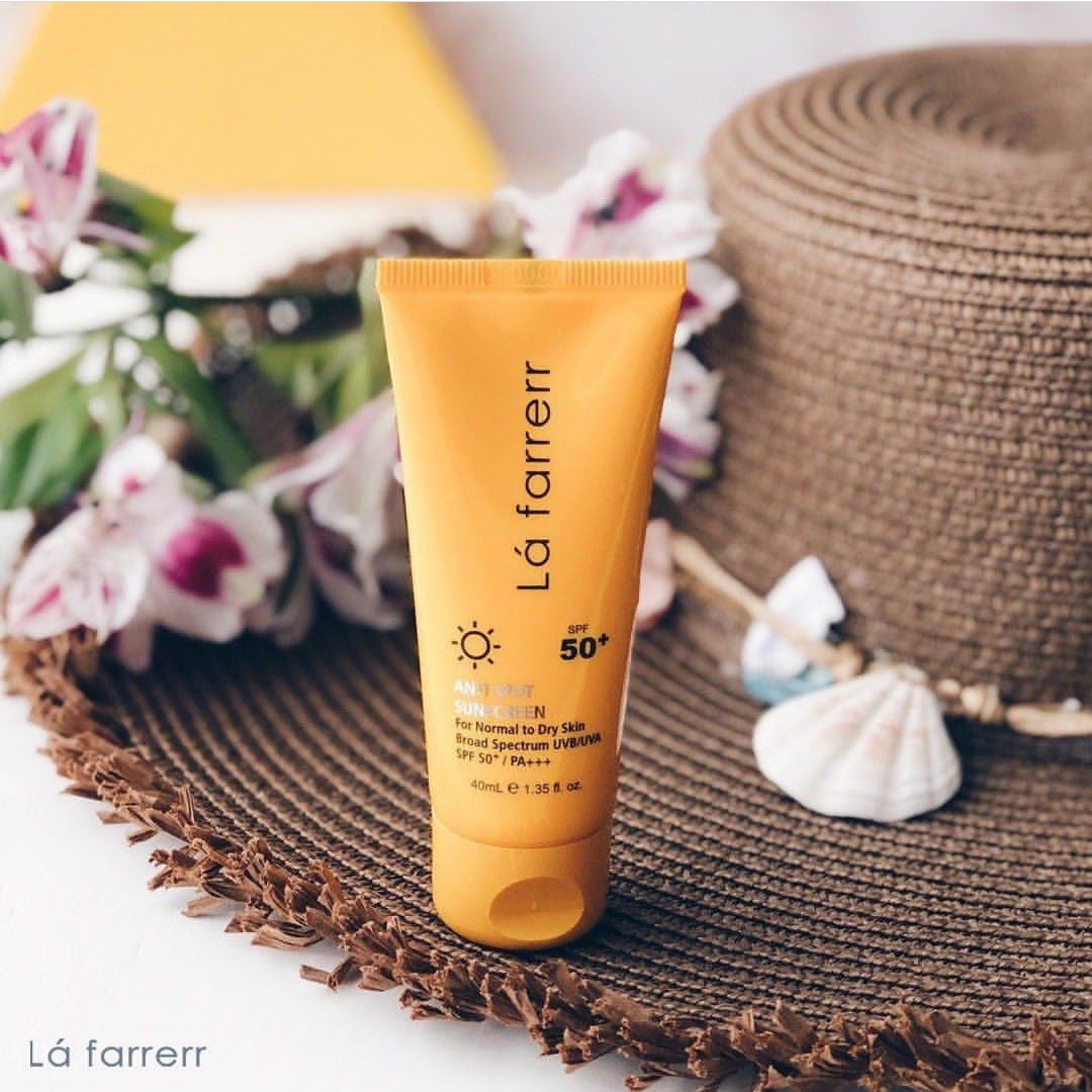 ضدآفتاب spf50 بی رنگ پوست خشک و معمولی لافارر