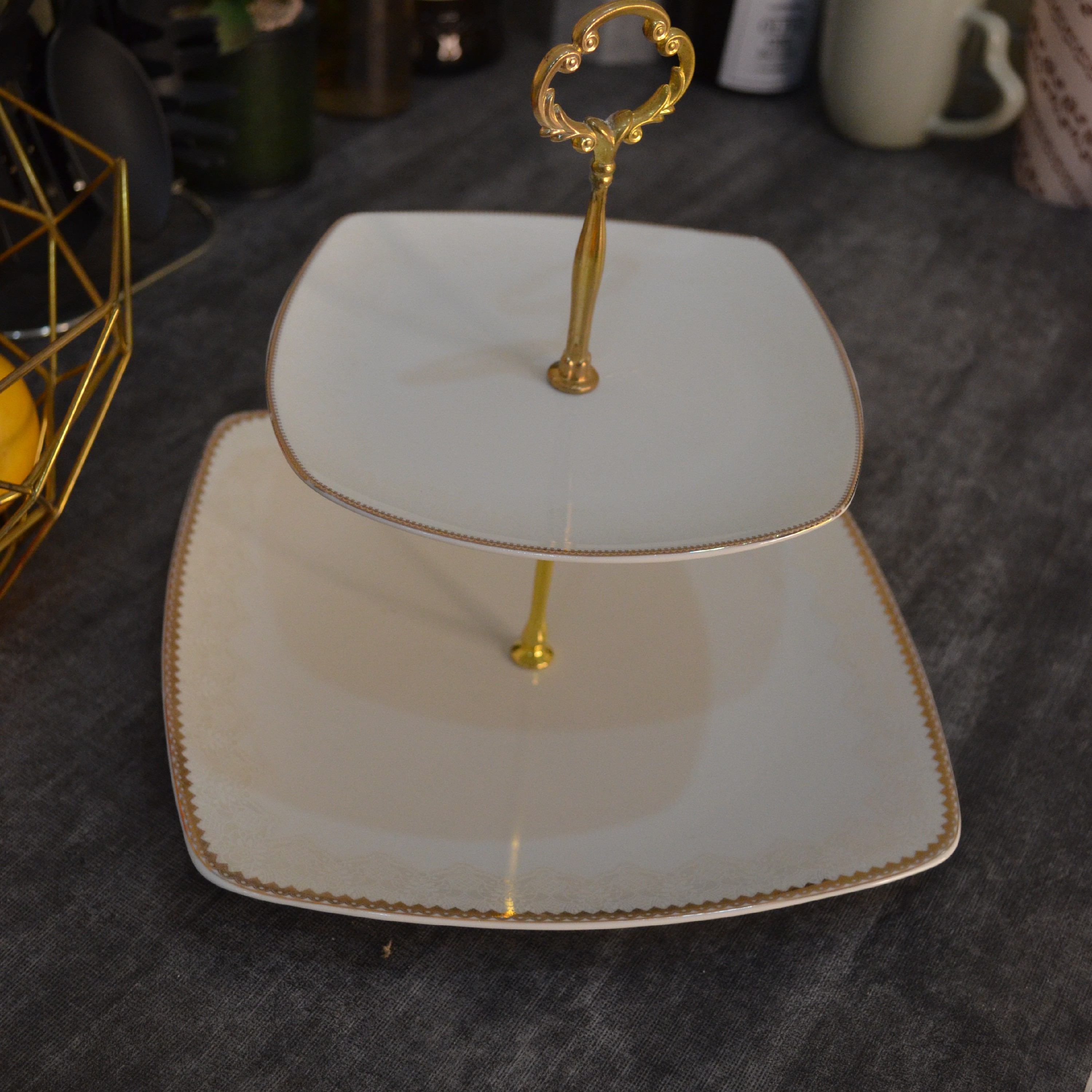 شیرینی خوری دو طبقه سلطنتی