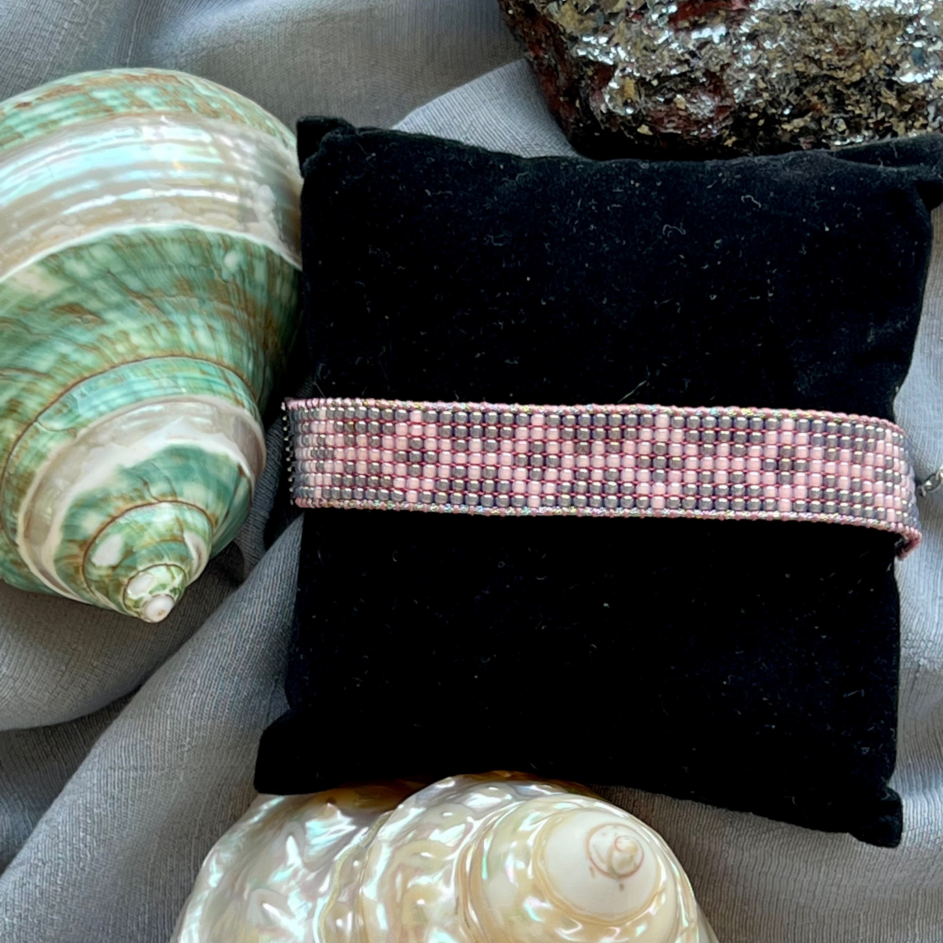 دستبند بافت دستگاهی لوزی طوسی