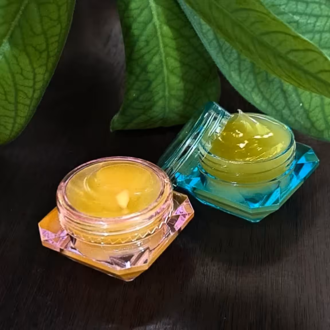 کرم دور چشم  طبیعی