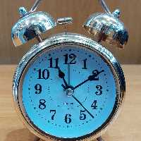 ساعت طرح قدیم رو میزی سایز بزرگ زنگ دار