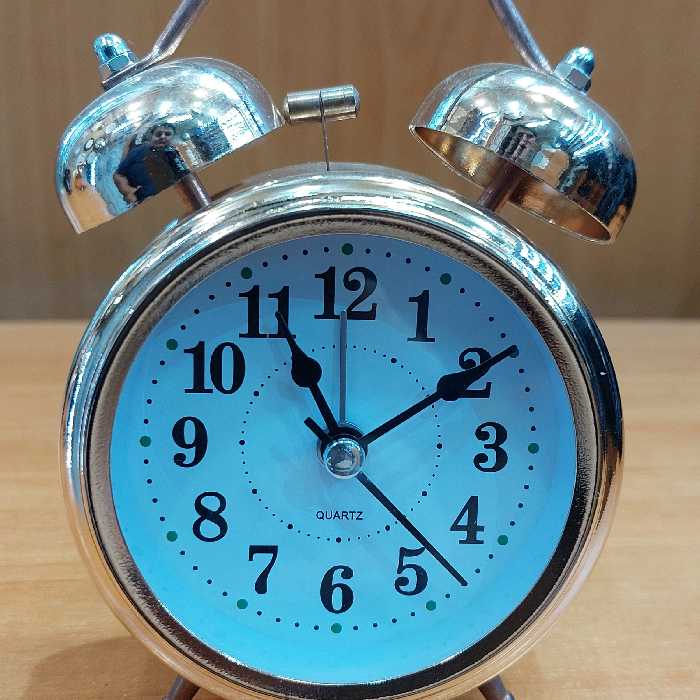 ساعت طرح قدیم رو میزی سایز بزرگ زنگ دار