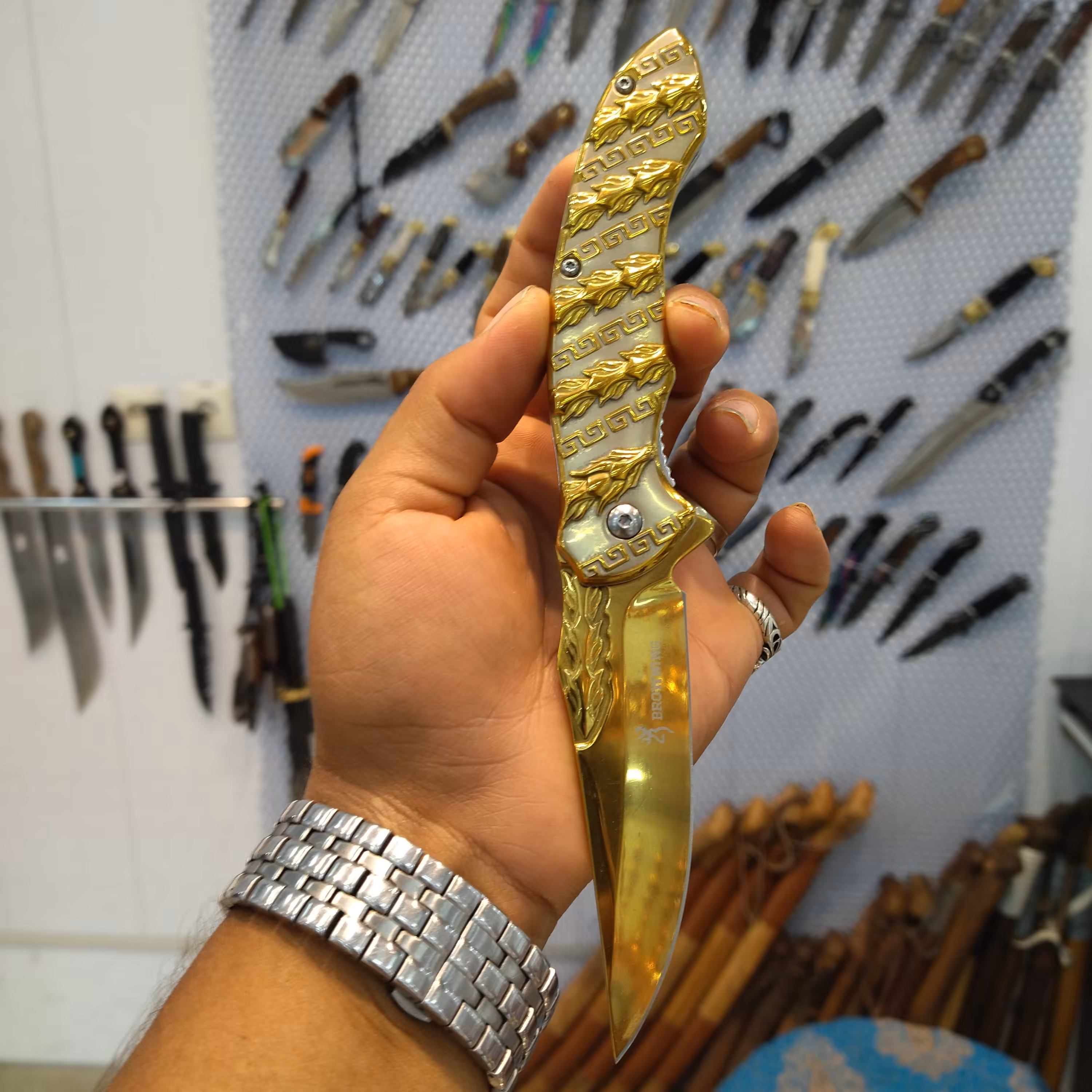 چاقوی برونینگ طرح برجسته طلایی