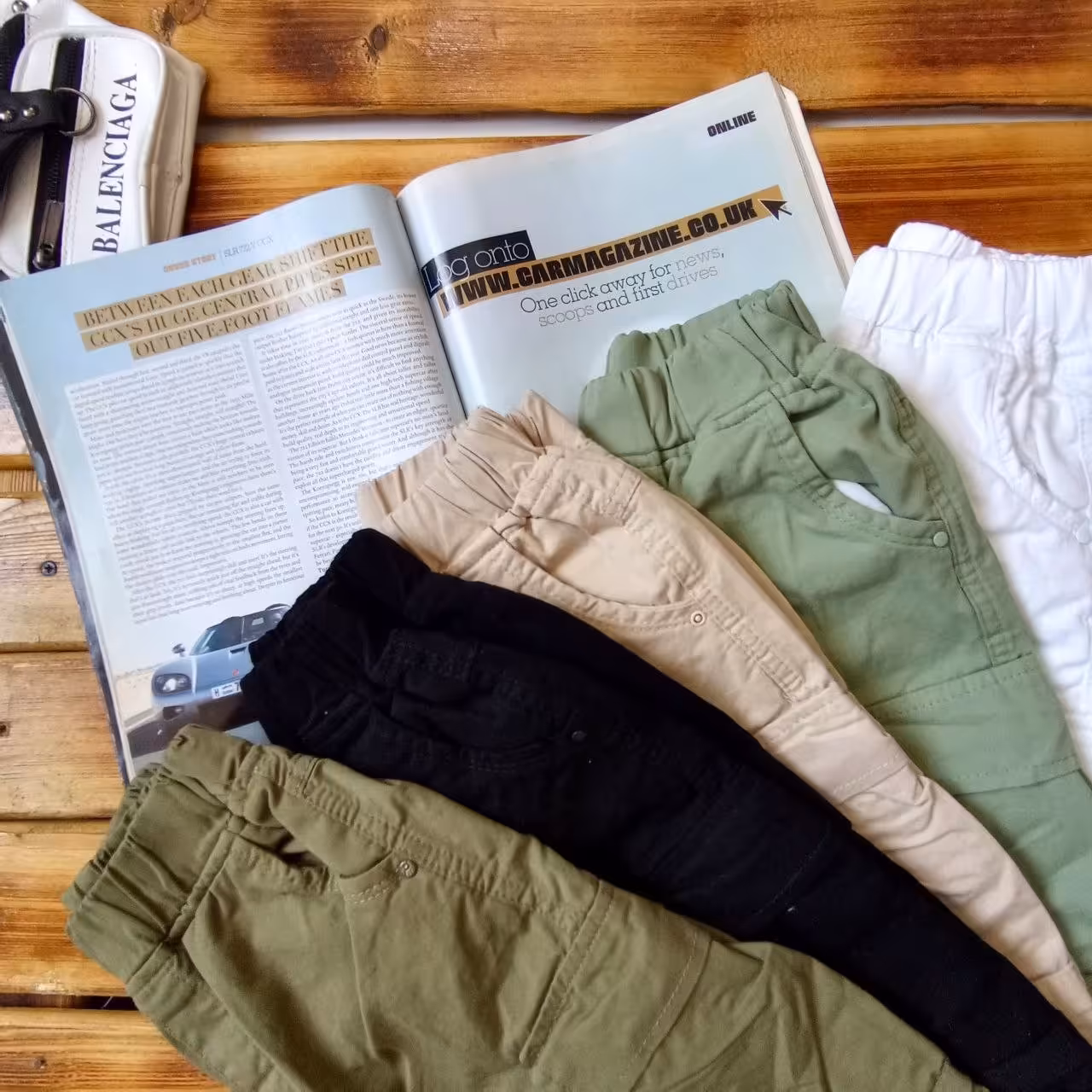 شلوار کارگو بچه گانه 
جنس کتان 
کیفیت تضمینی .  سایز 50تا 105.