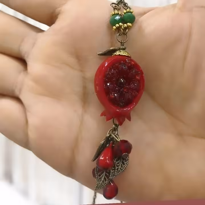 گردنبند طرح یلدا qr425