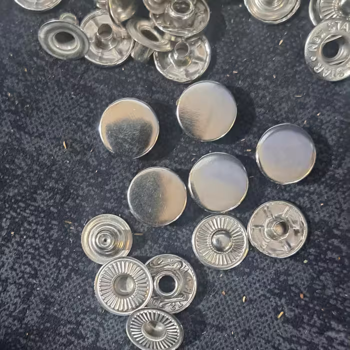 دکمه چهارپارچه الفا رنگ استیل   ساده بسته 100 عددی