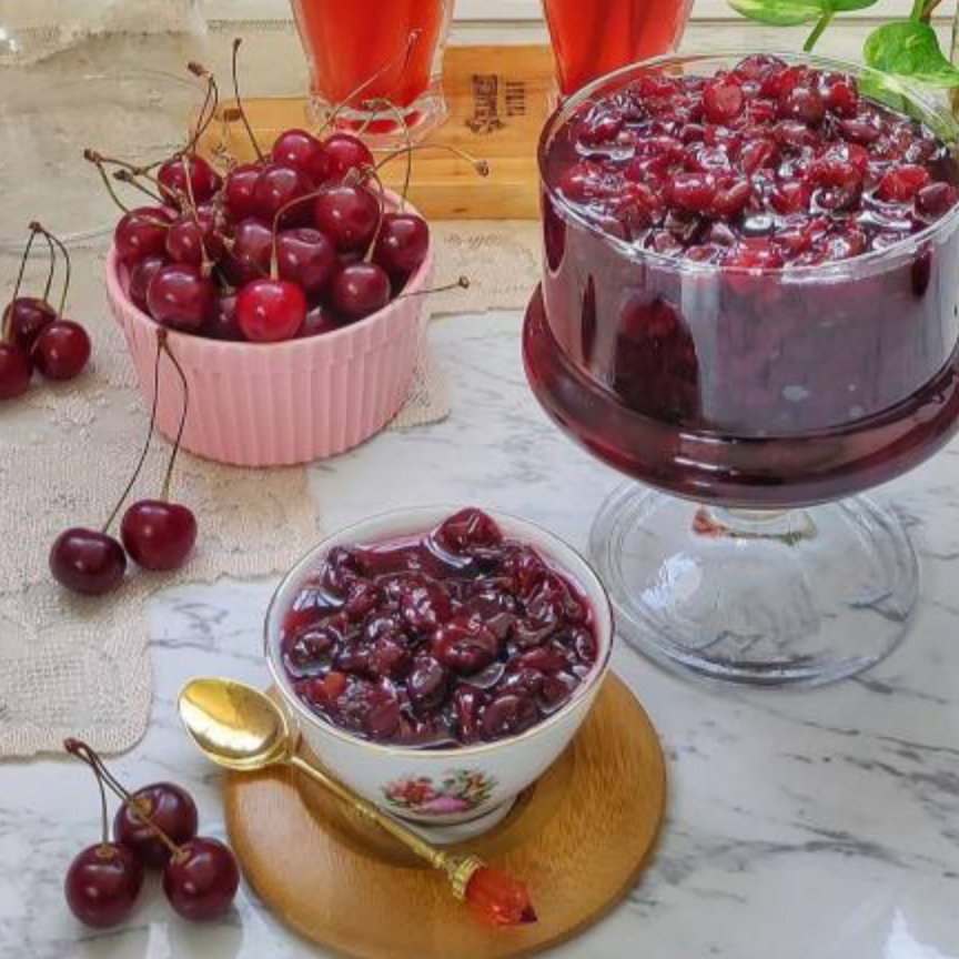 مربای آلبالو طبیعی 370گرمی حاج اکبر