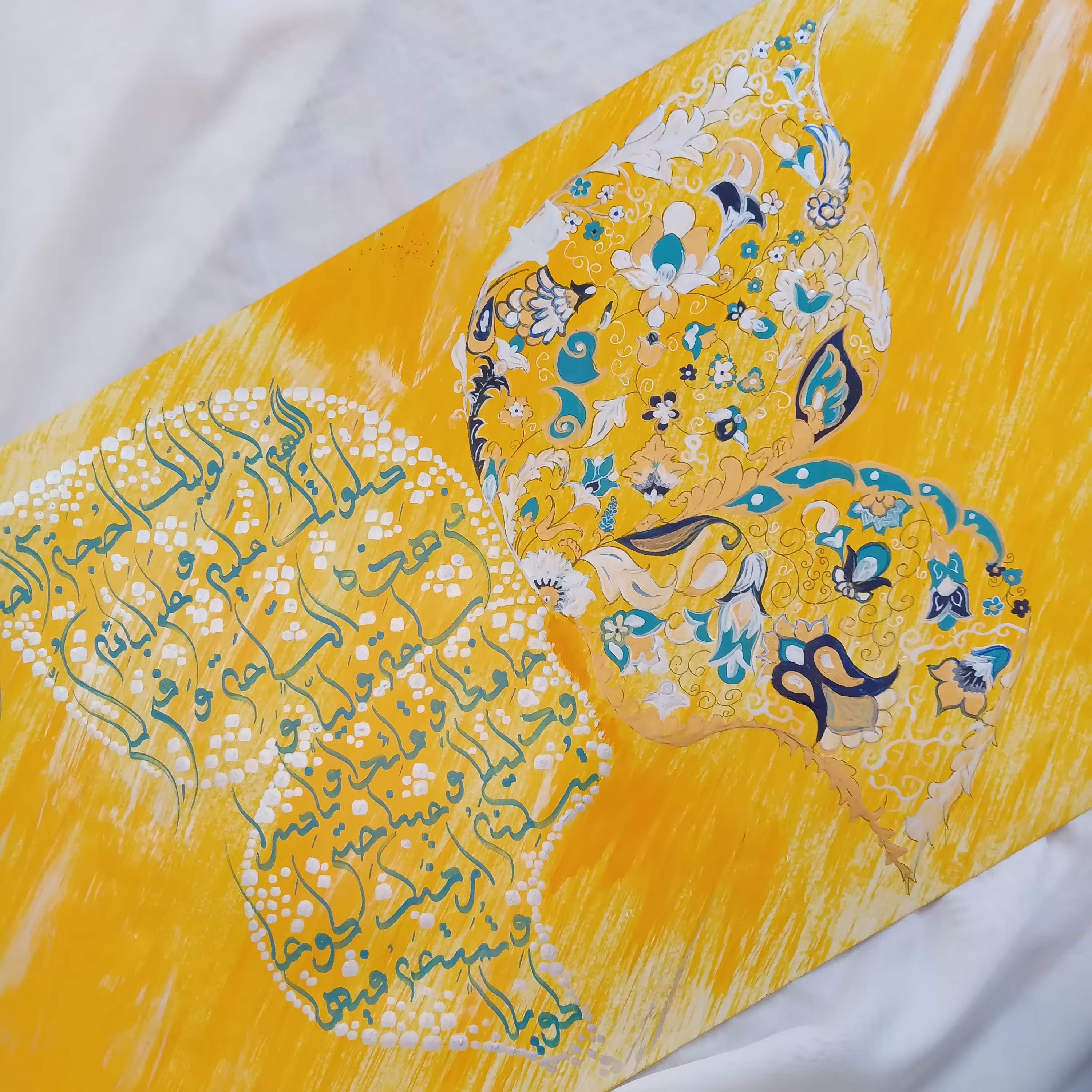 کالیگرافی دعای سلامتی امام زمان عج طراحی شده با طرح پروانه. سفارشی هنر دست