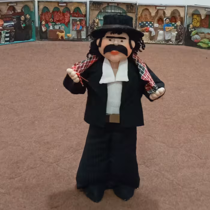 عروسک دست دوز پارچه ای( اسمال چل تیکه از سیبیلاش خون میچکه )