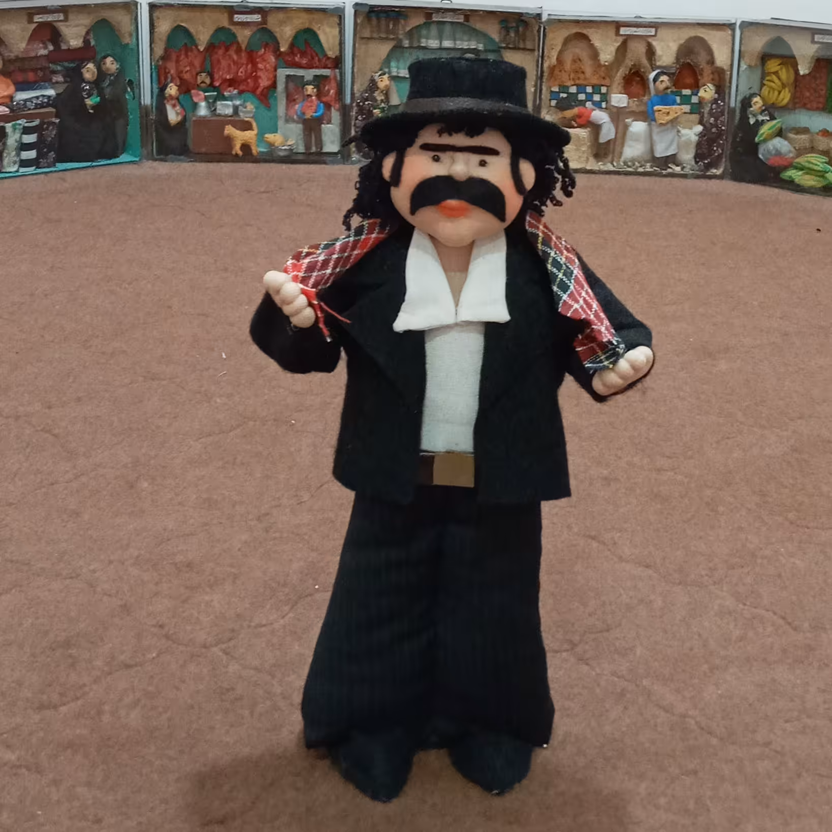 عروسک دست دوز پارچه ای( اسمال چل تیکه از سیبیلاش خون میچکه )