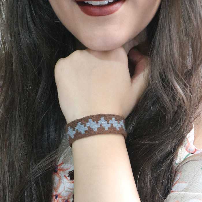 دستبند گلیم بافت طرح موج