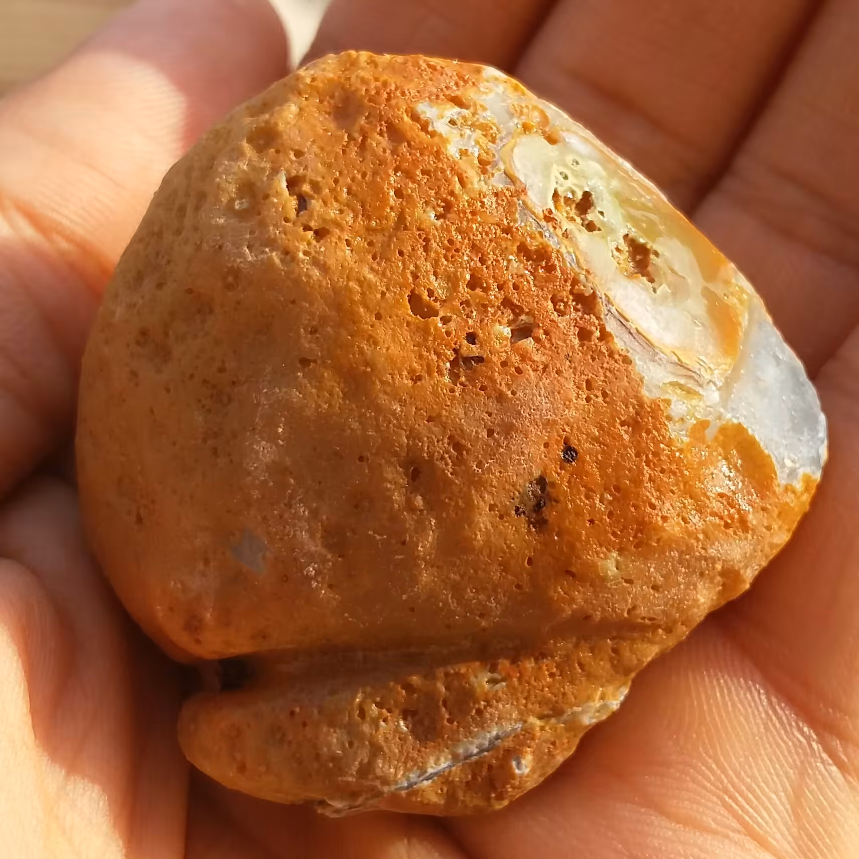 سنگ راف خام عقیق توپی برش نخورده 100 در صد طبیعی سرشار از خواص شاهکار خلقت
با قابلیت ساخت چند نگین بینظییر
