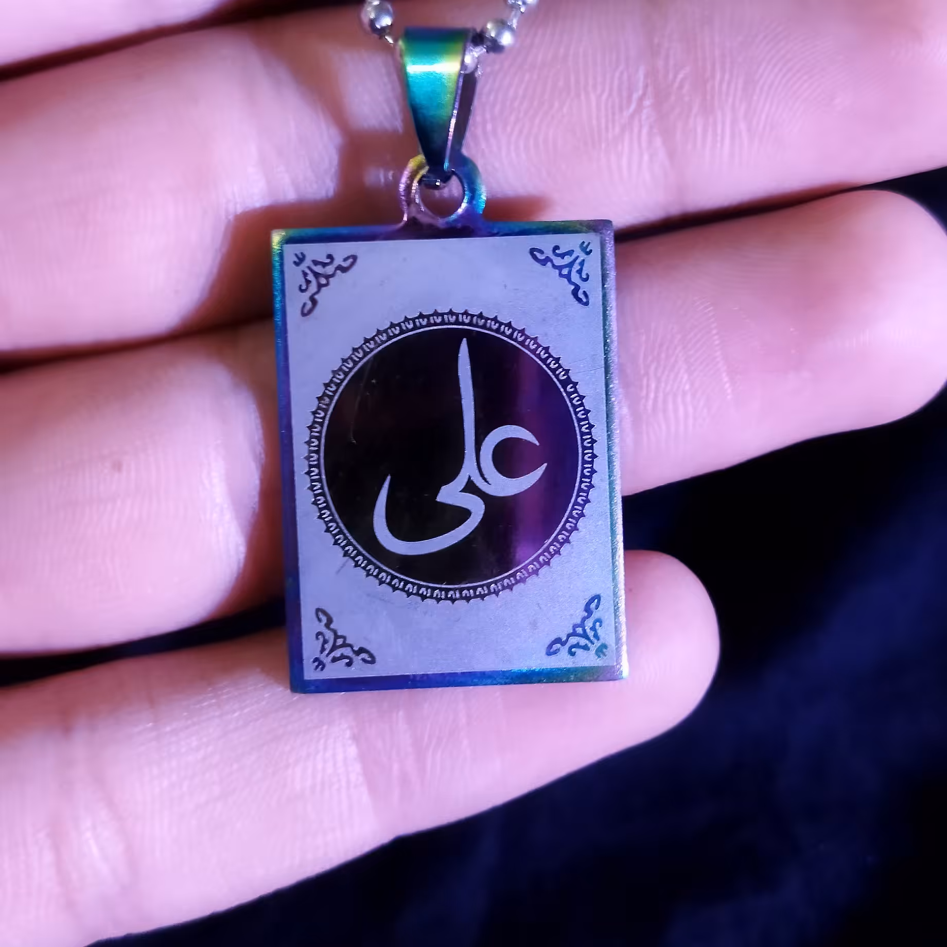 گردنبند فلزی طرح ویژه (علی) همراه با زنجیر رایگان.پلاک ضخیم